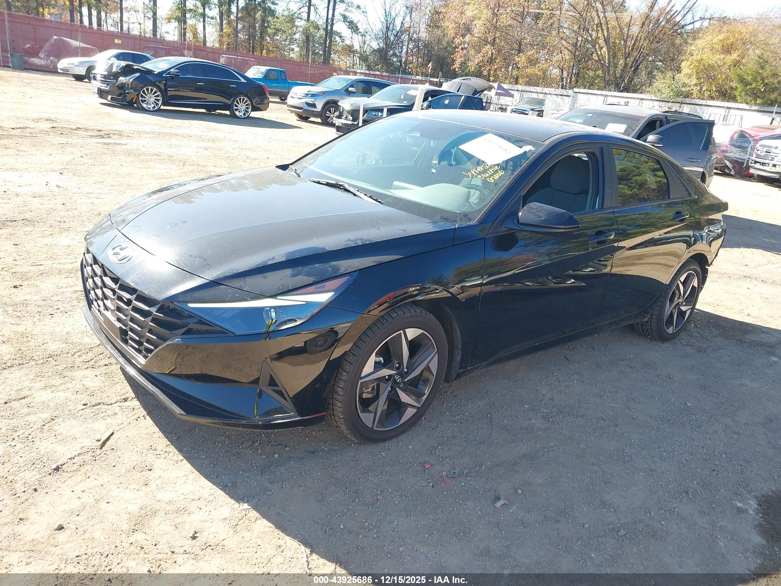 HYUNDAI ELANTRA image 2
