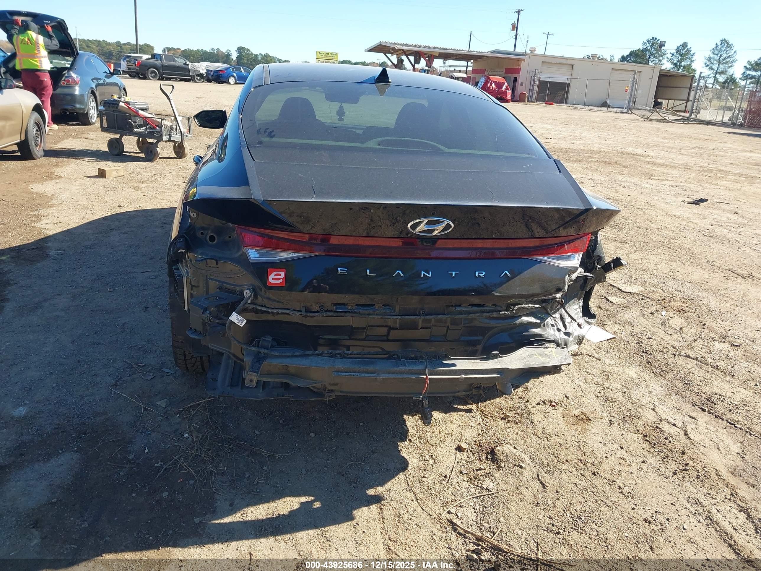 HYUNDAI ELANTRA image 6