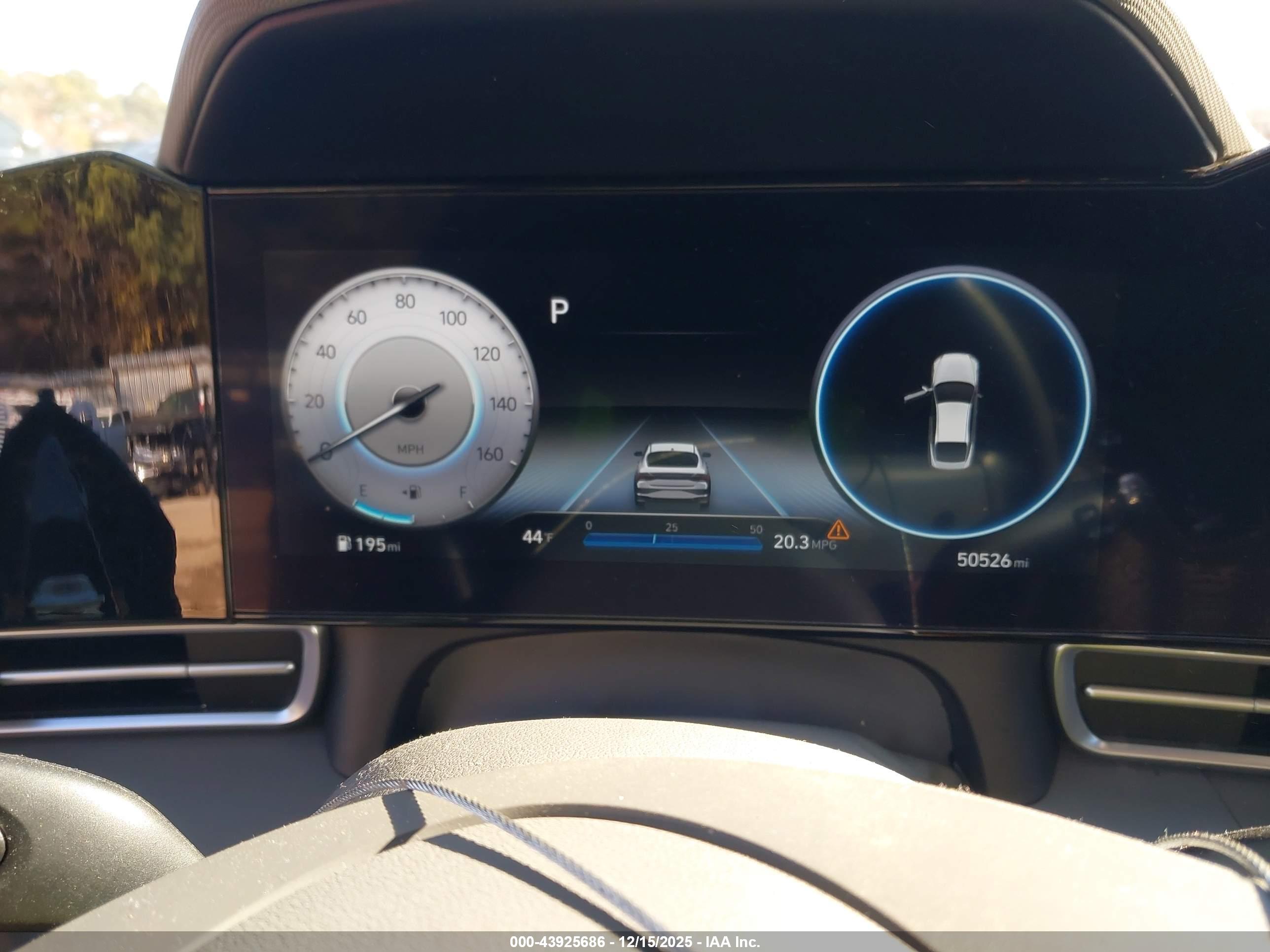 HYUNDAI ELANTRA image 7