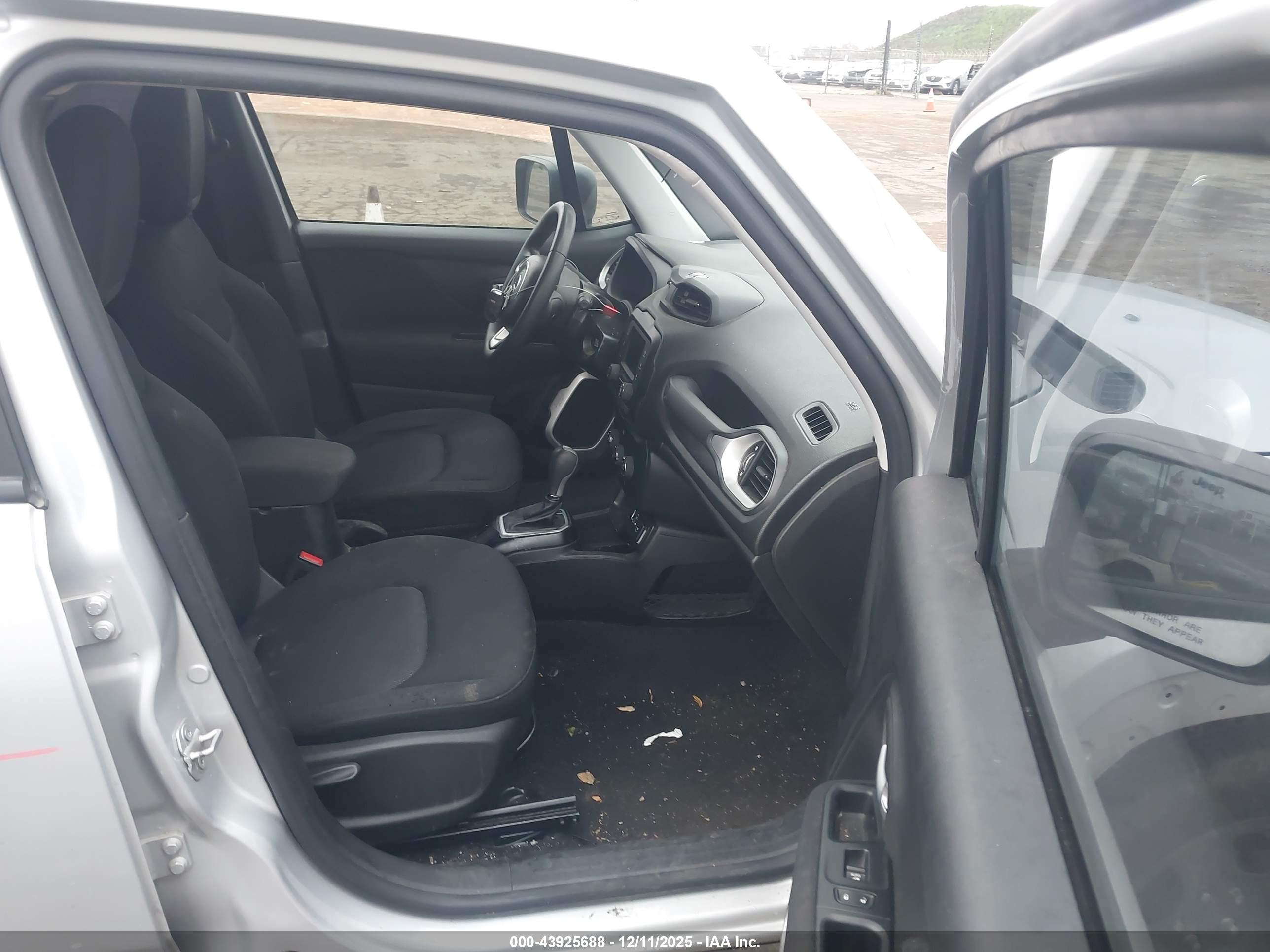 JEEP RENEGADE image 5