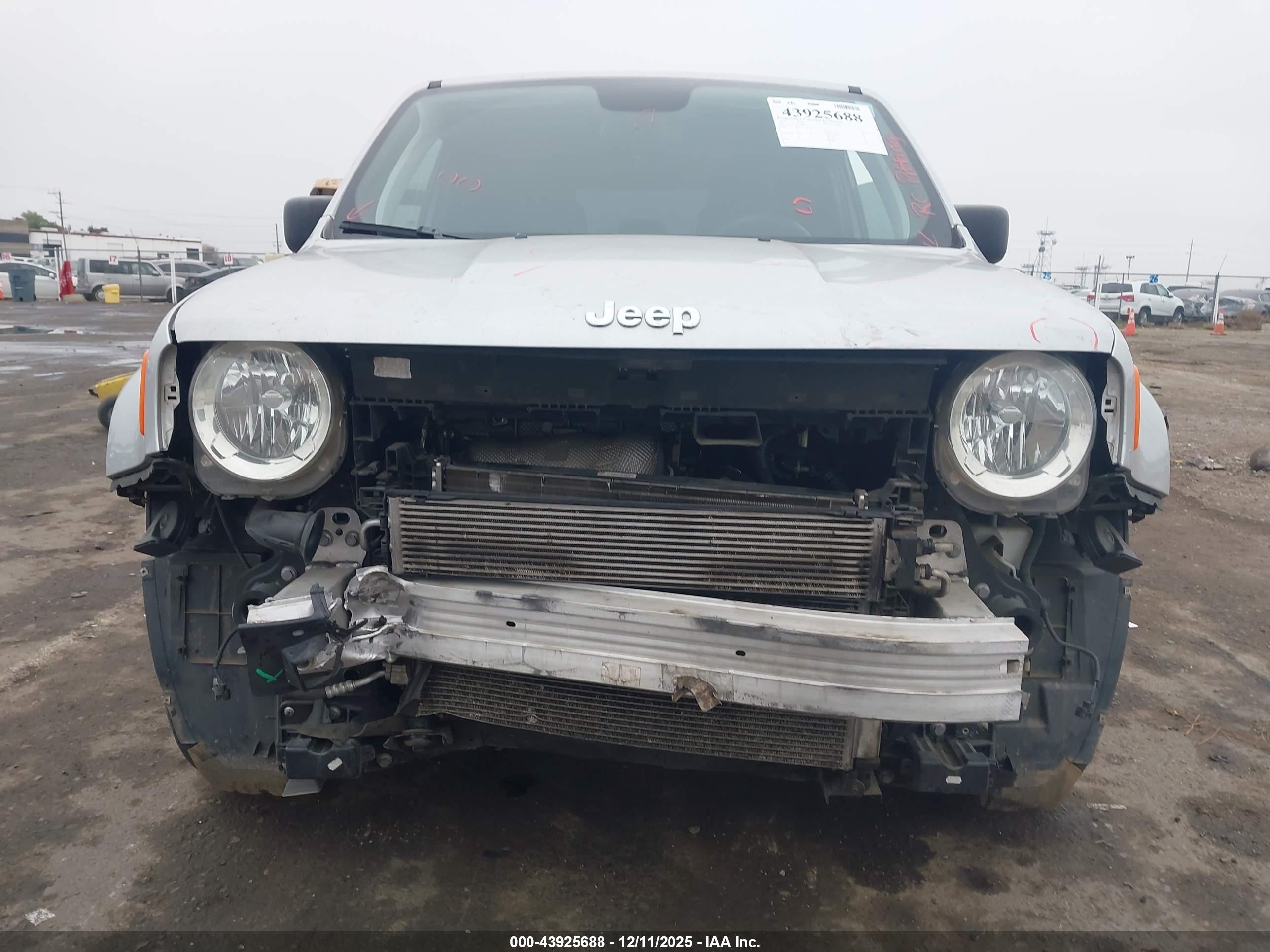 JEEP RENEGADE image 6