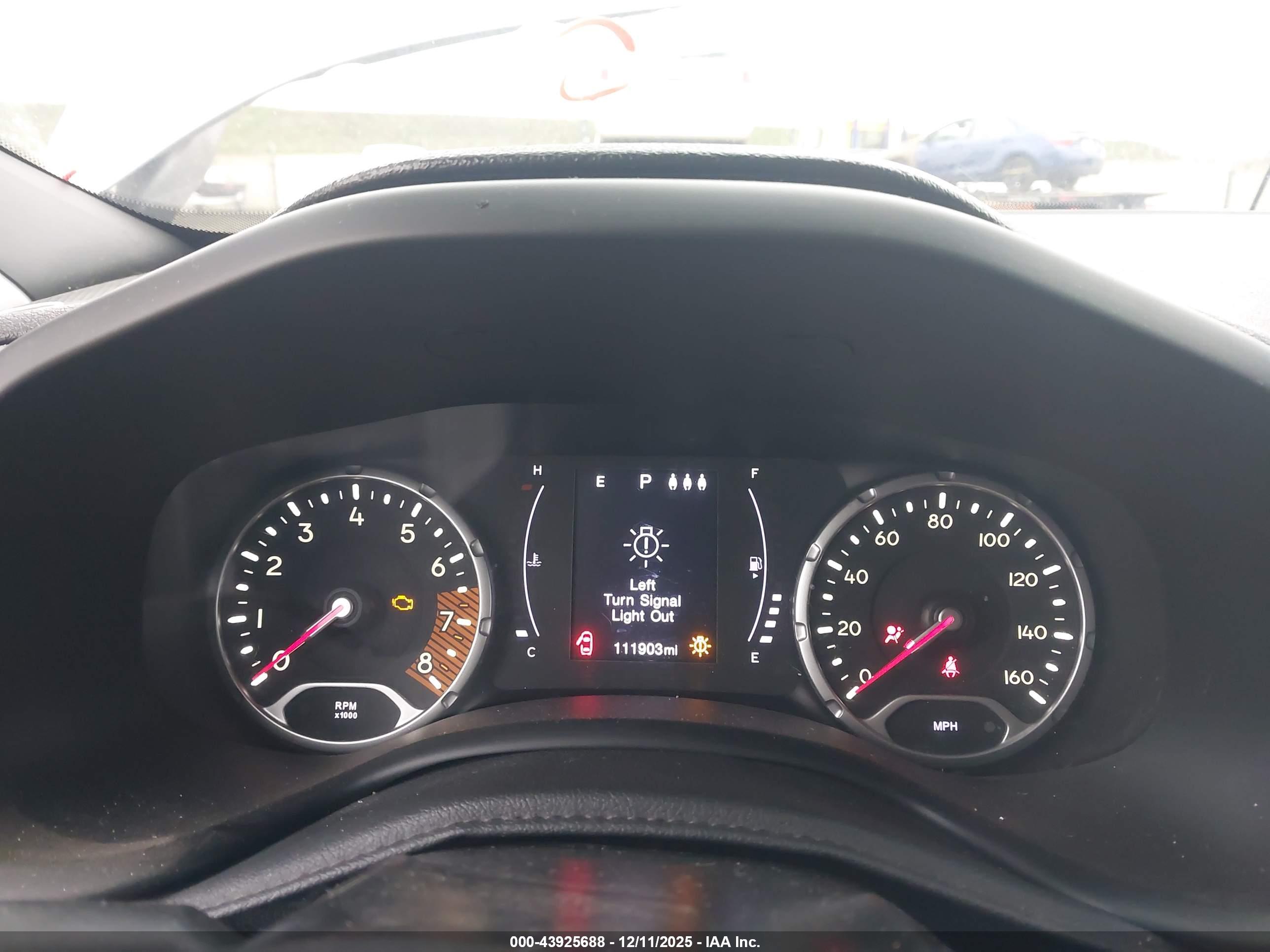 JEEP RENEGADE image 7