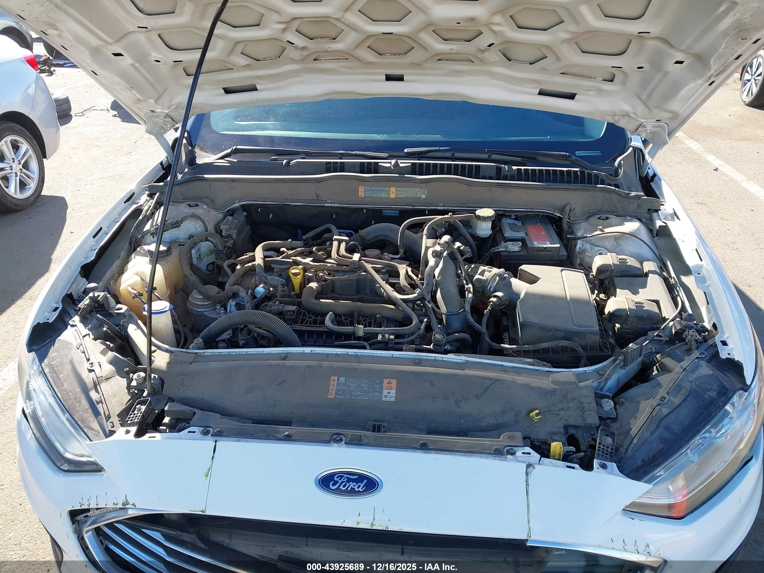 FORD FUSION image 10