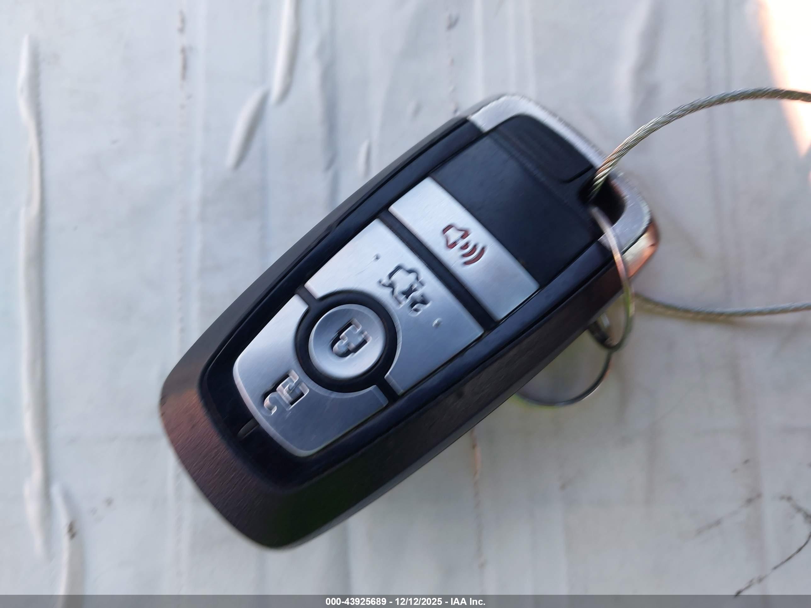 FORD FUSION image 11