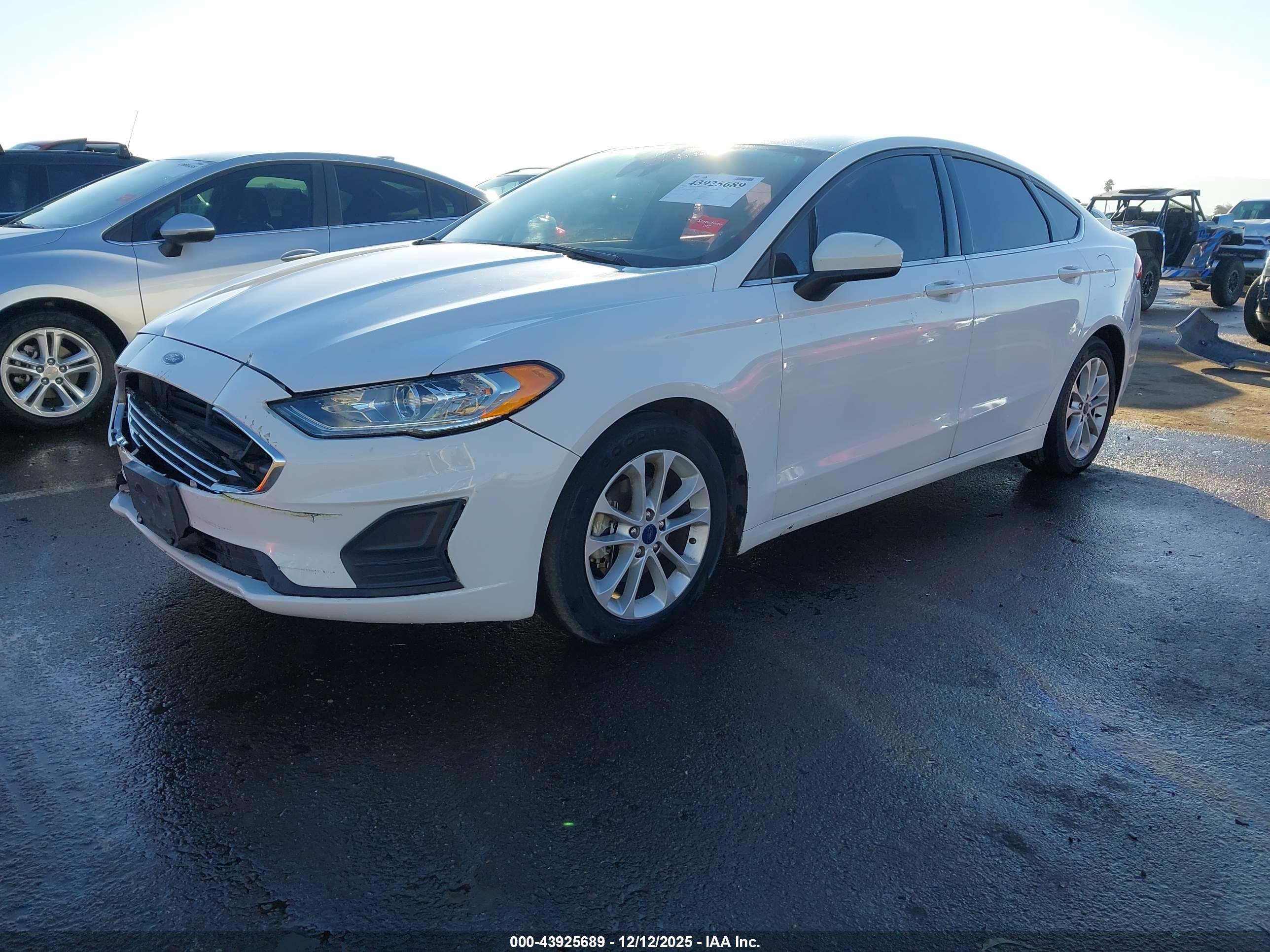 FORD FUSION image 2