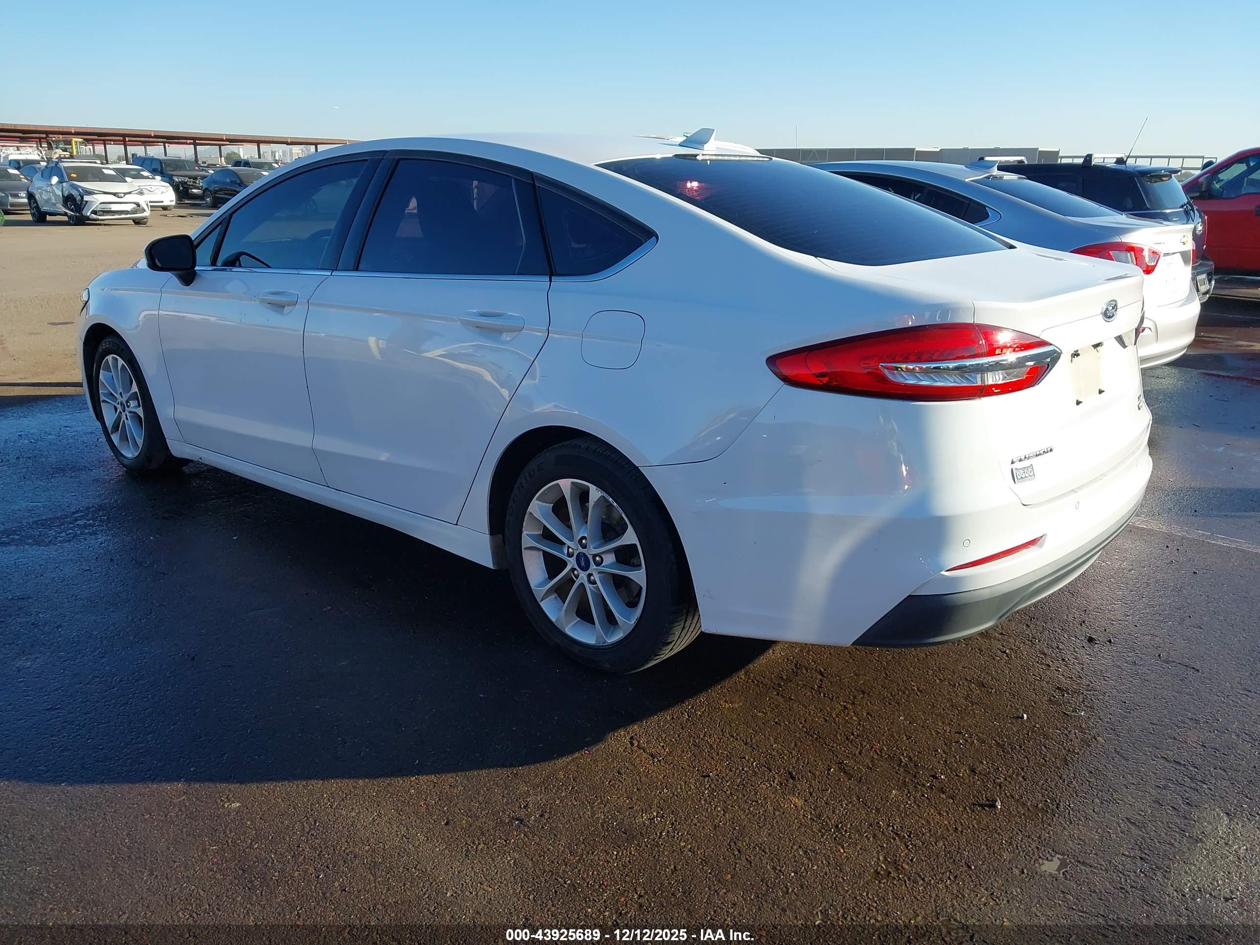 FORD FUSION image 3