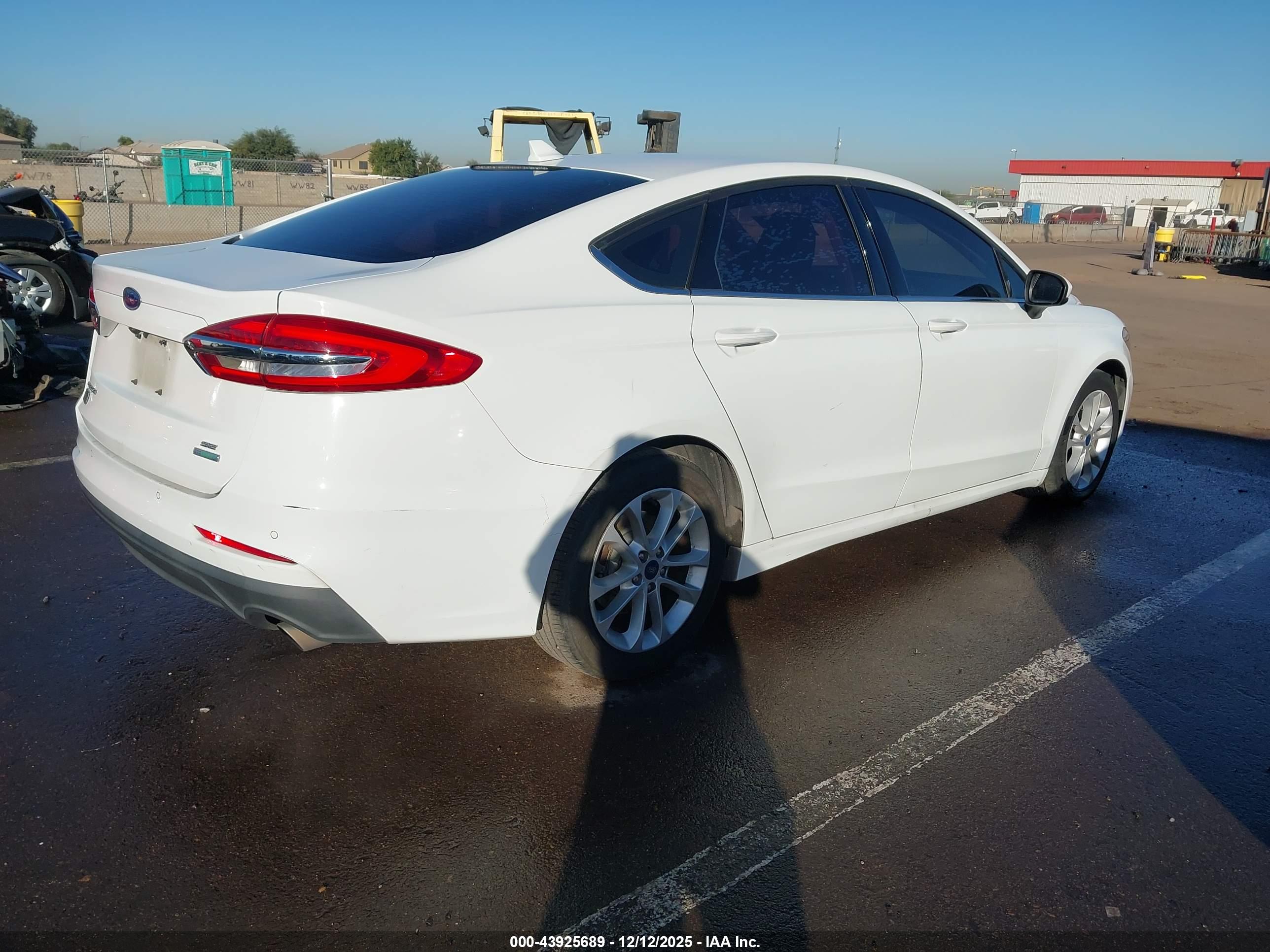 FORD FUSION image 4