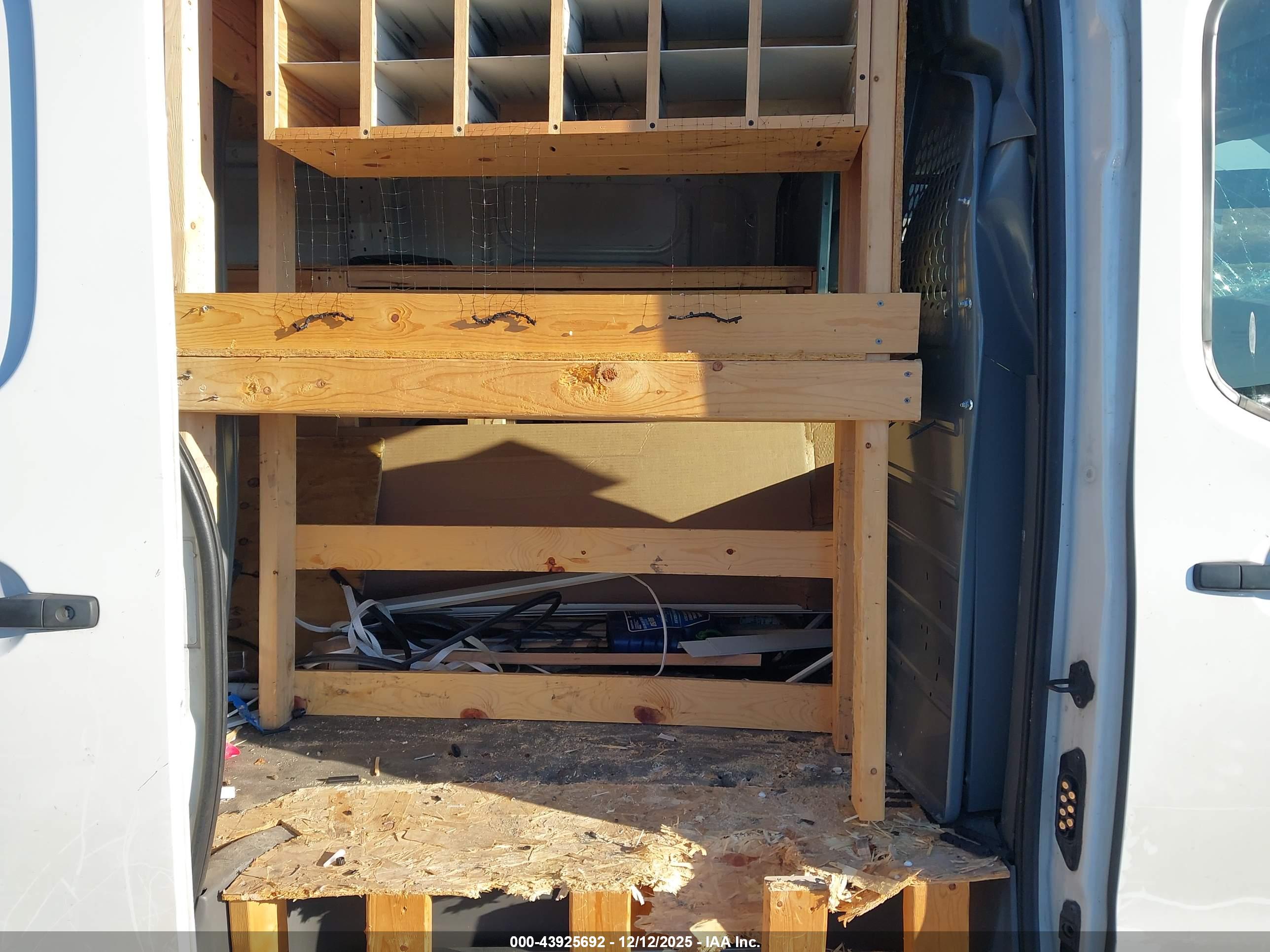 NISSAN NV image 8