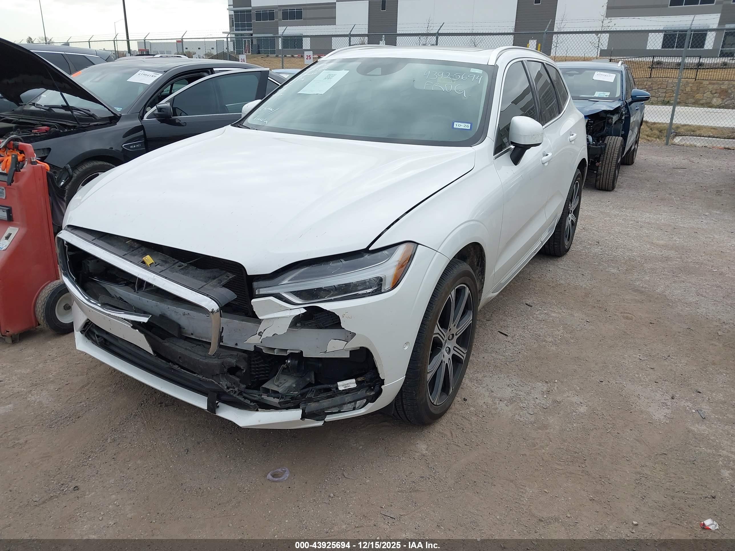 VOLVO XC60 image 2