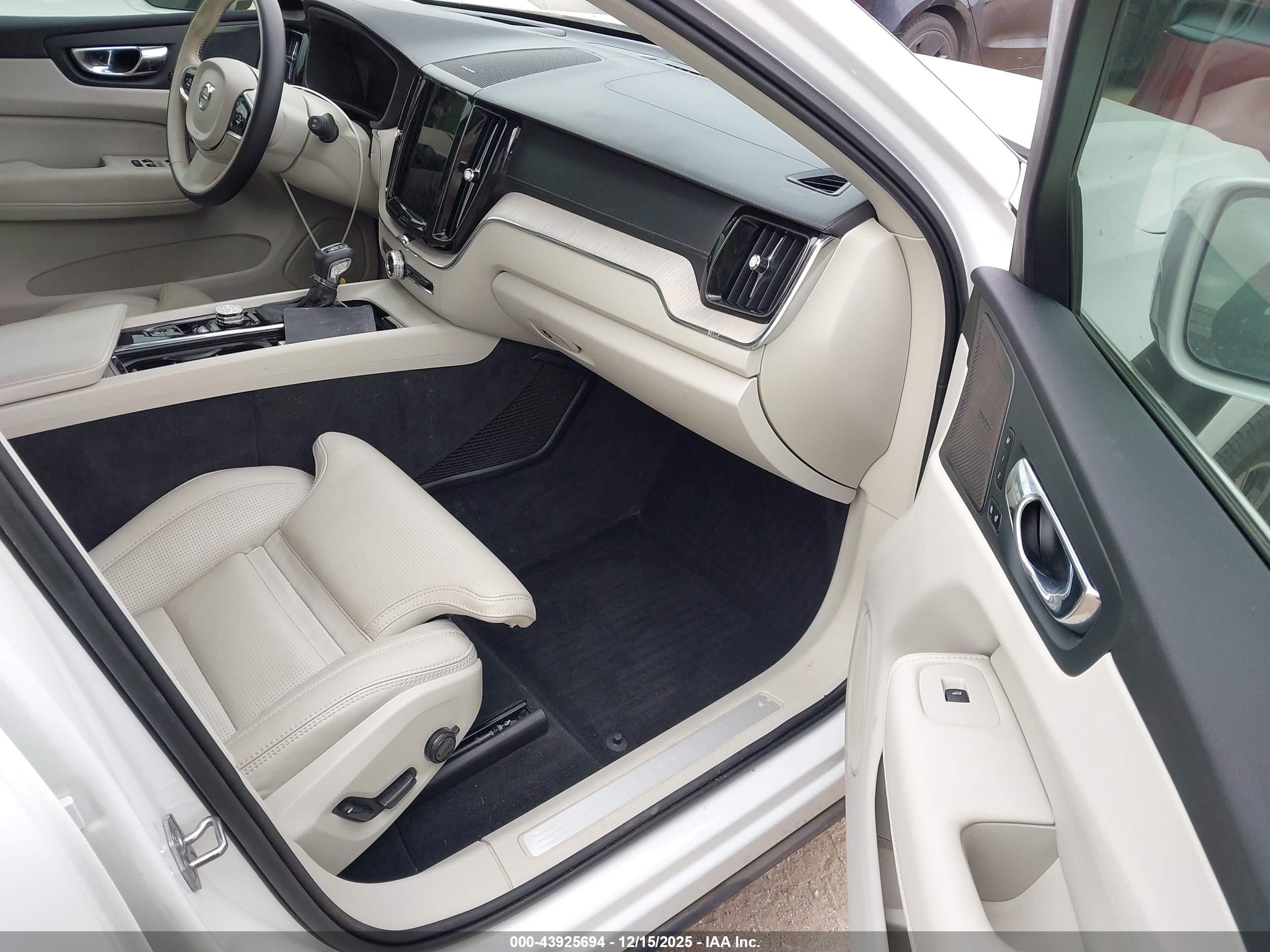 VOLVO XC60 image 5