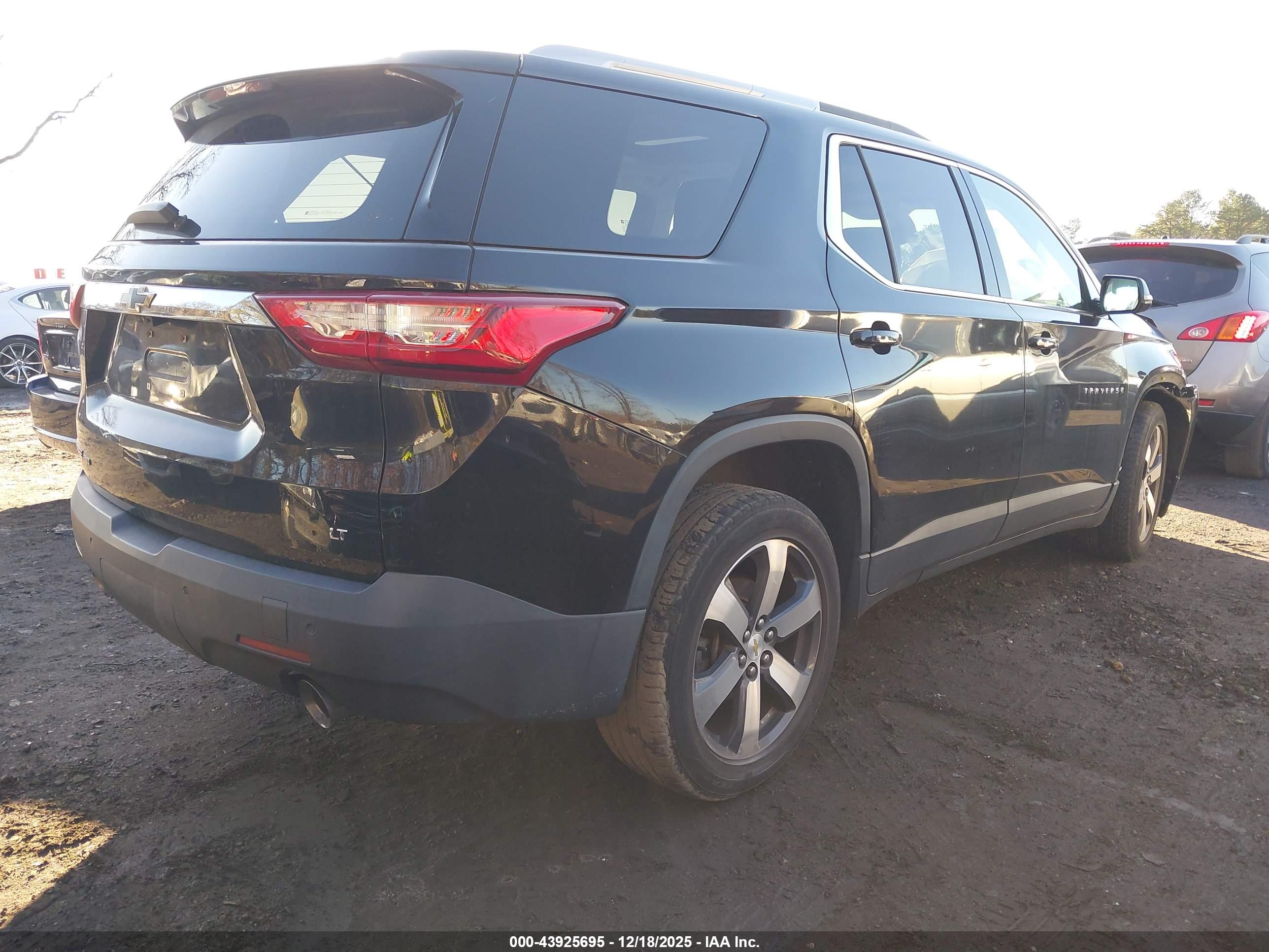 CHEVROLET TRAVERSE image 4