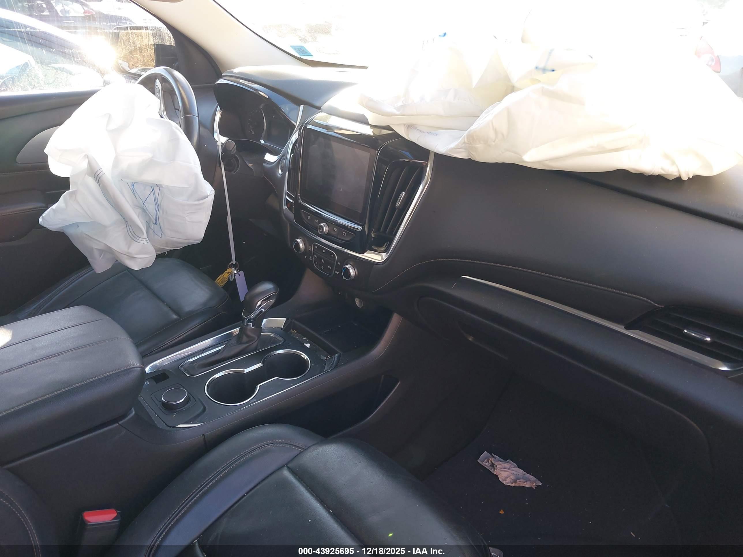 CHEVROLET TRAVERSE image 5