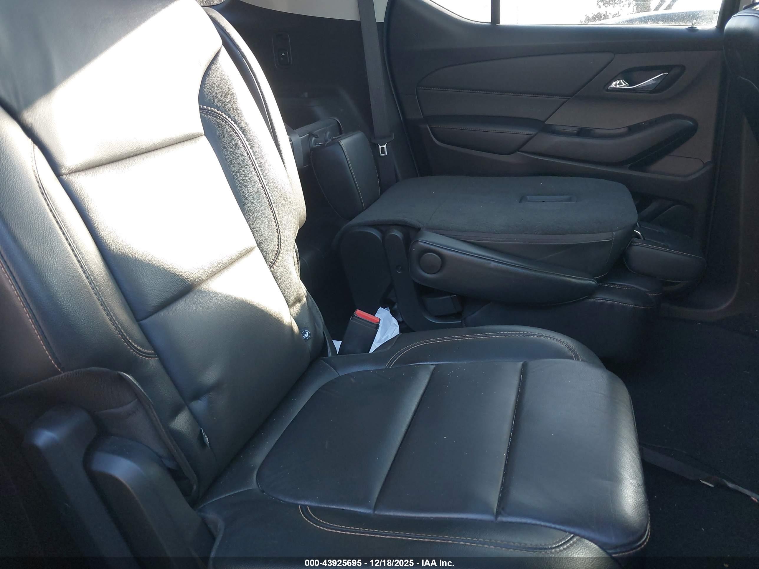 CHEVROLET TRAVERSE image 8