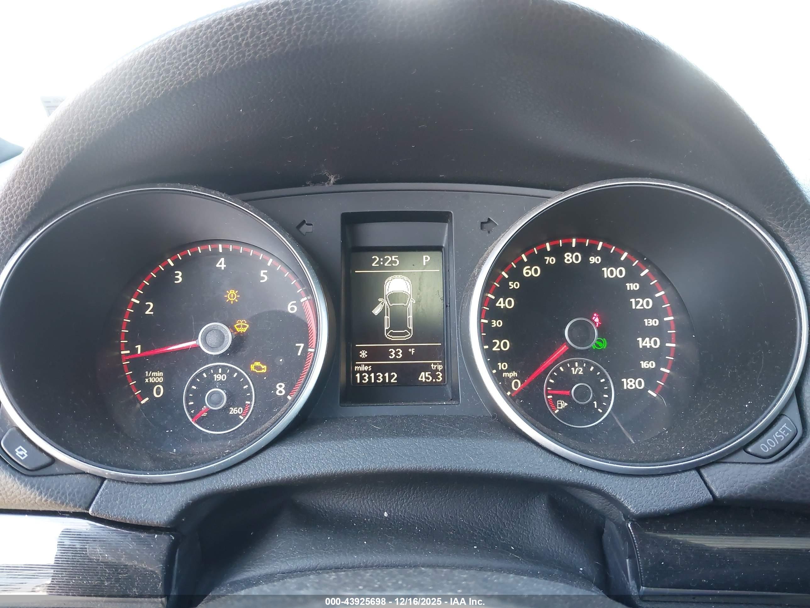 VOLKSWAGEN GTI image 7