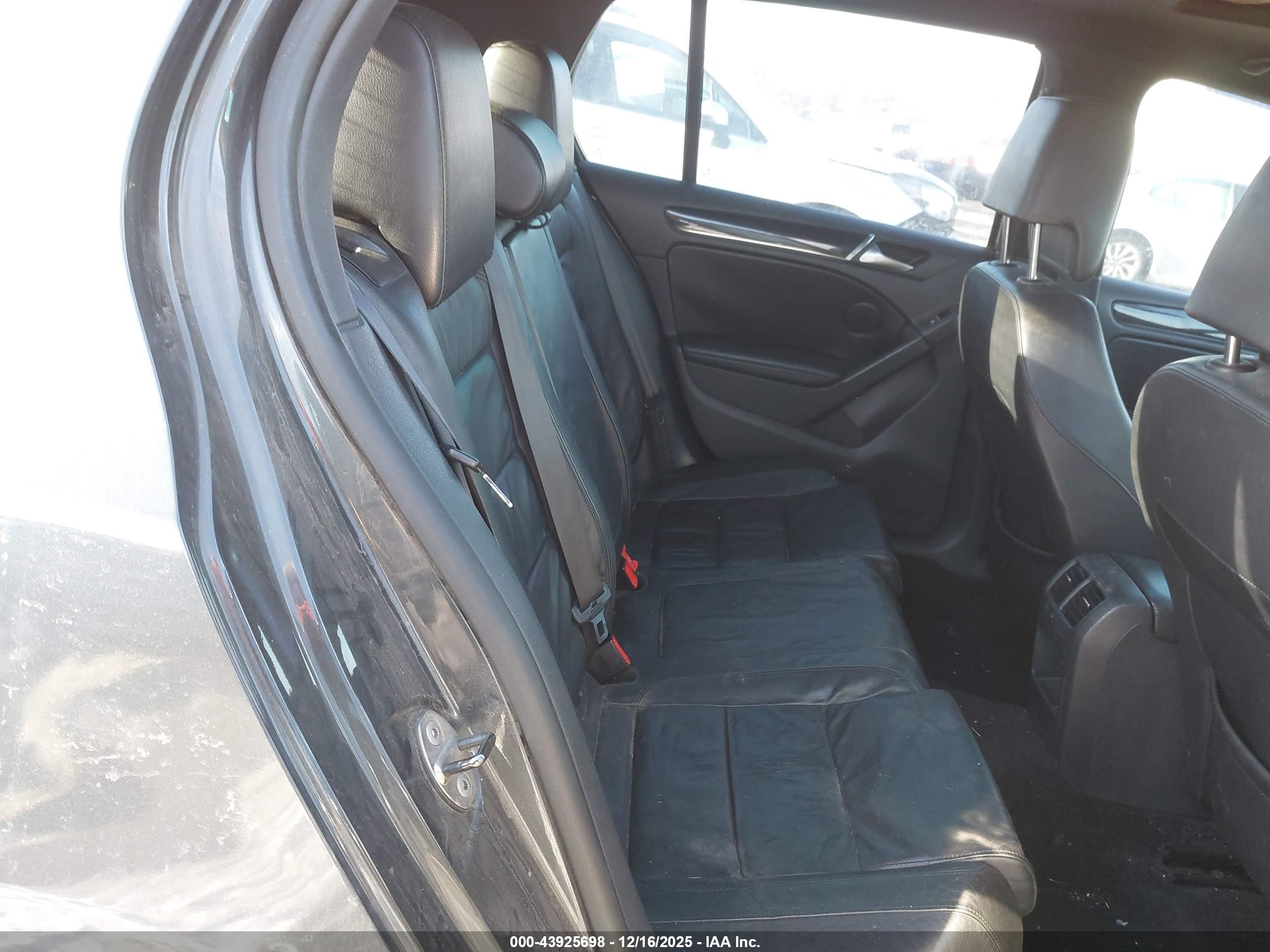 VOLKSWAGEN GTI image 8