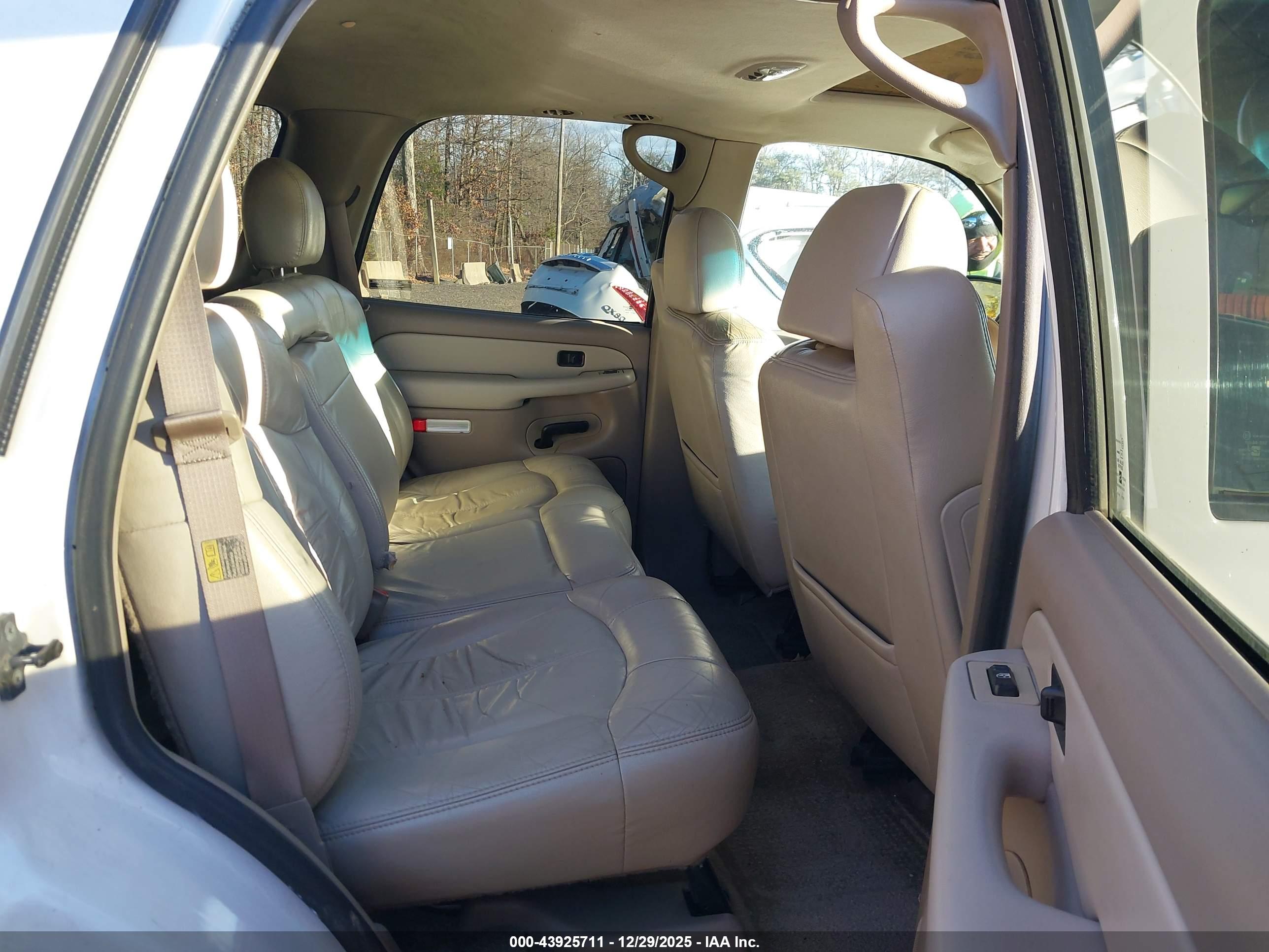 CHEVROLET TAHOE image 8