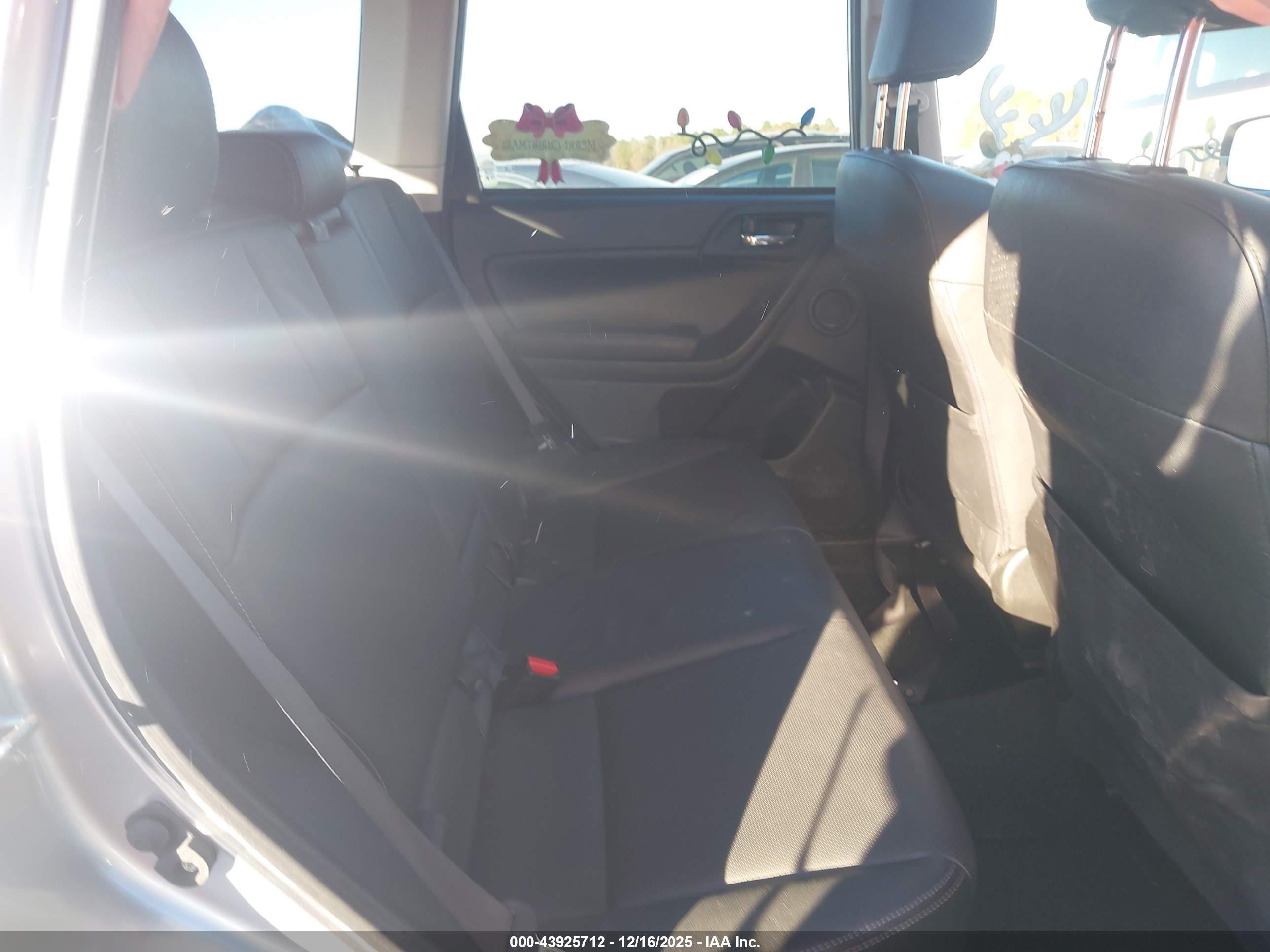 SUBARU FORESTER image 8