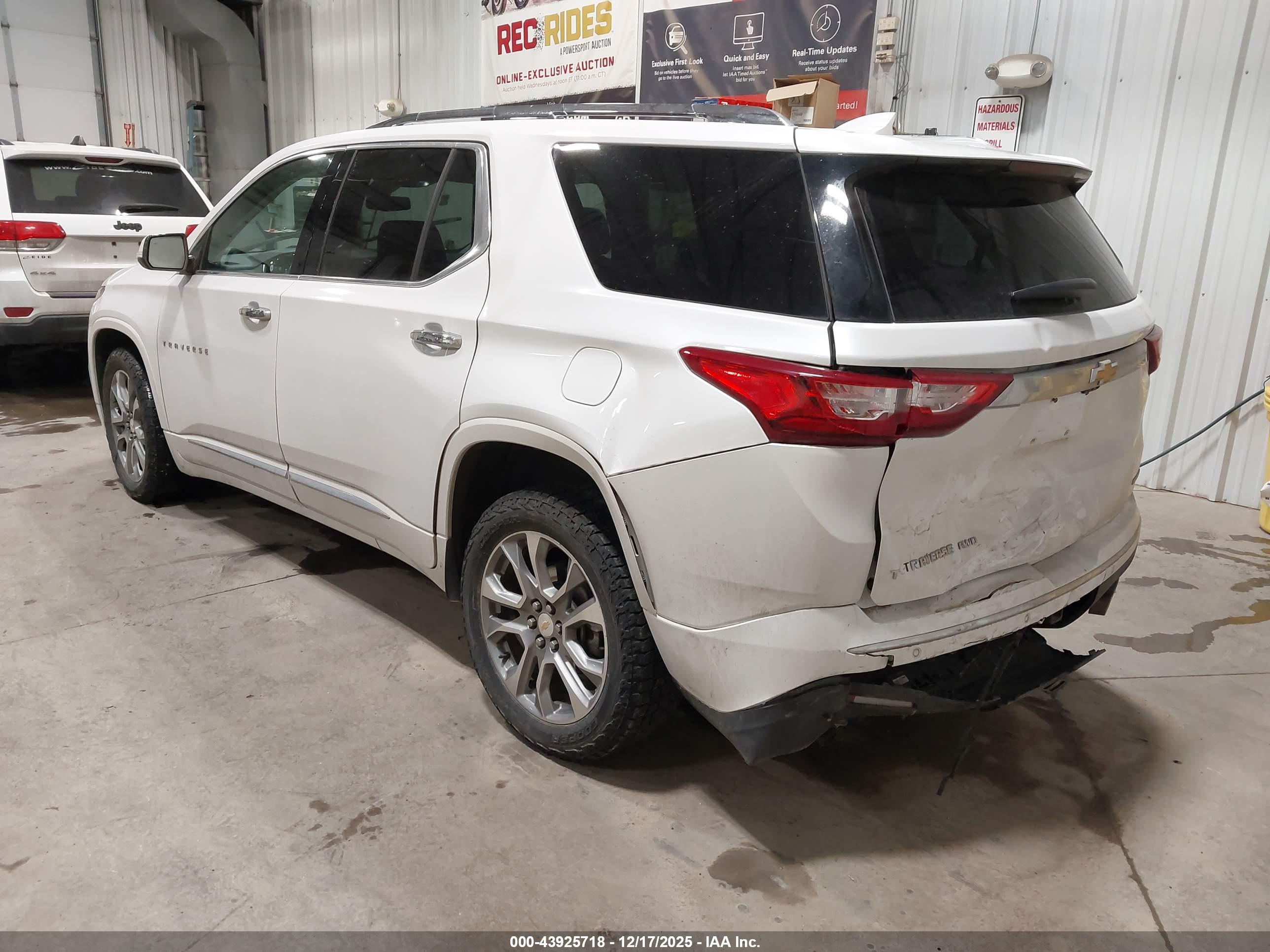 CHEVROLET TRAVERSE image 3