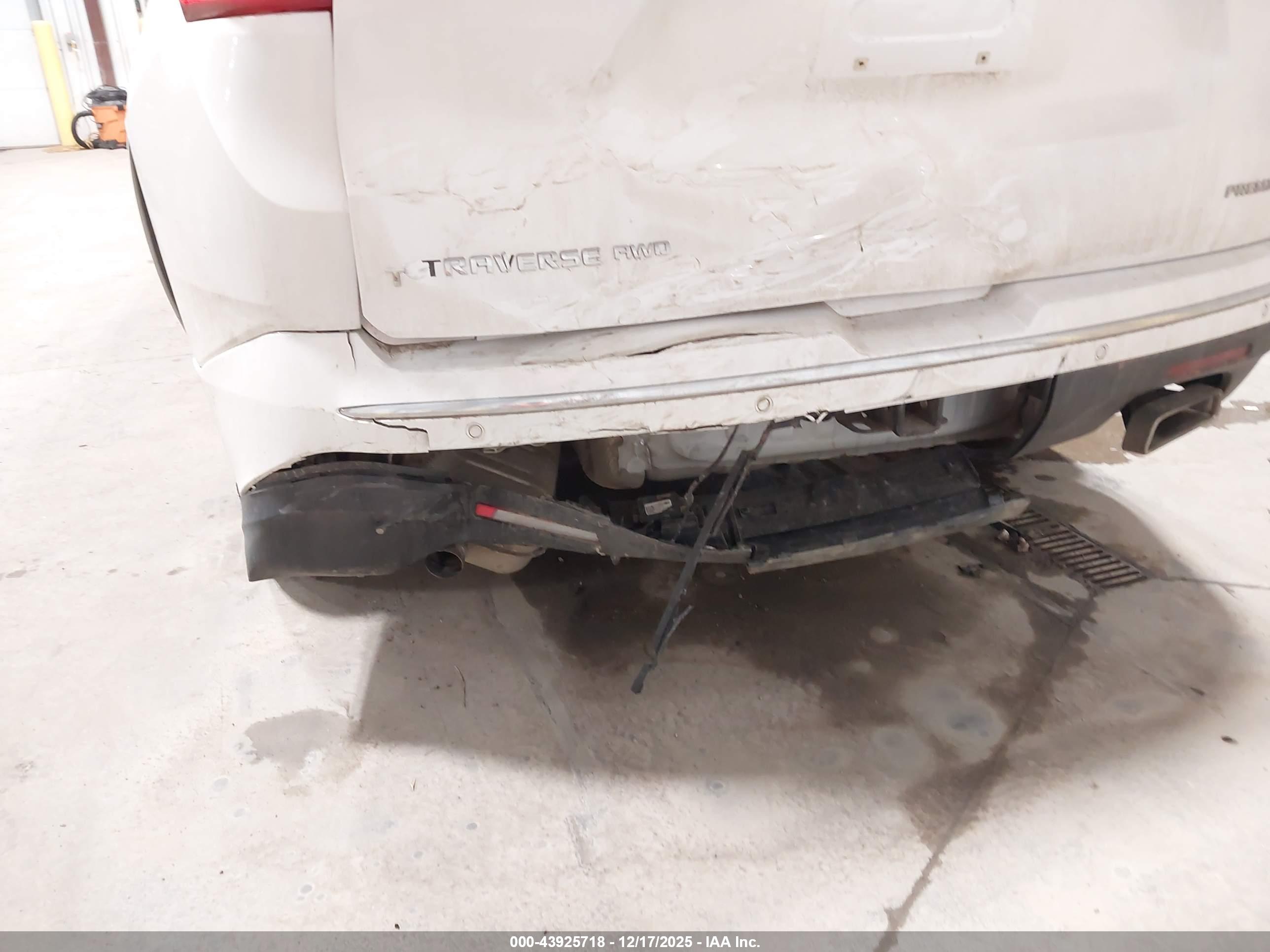 CHEVROLET TRAVERSE image 6