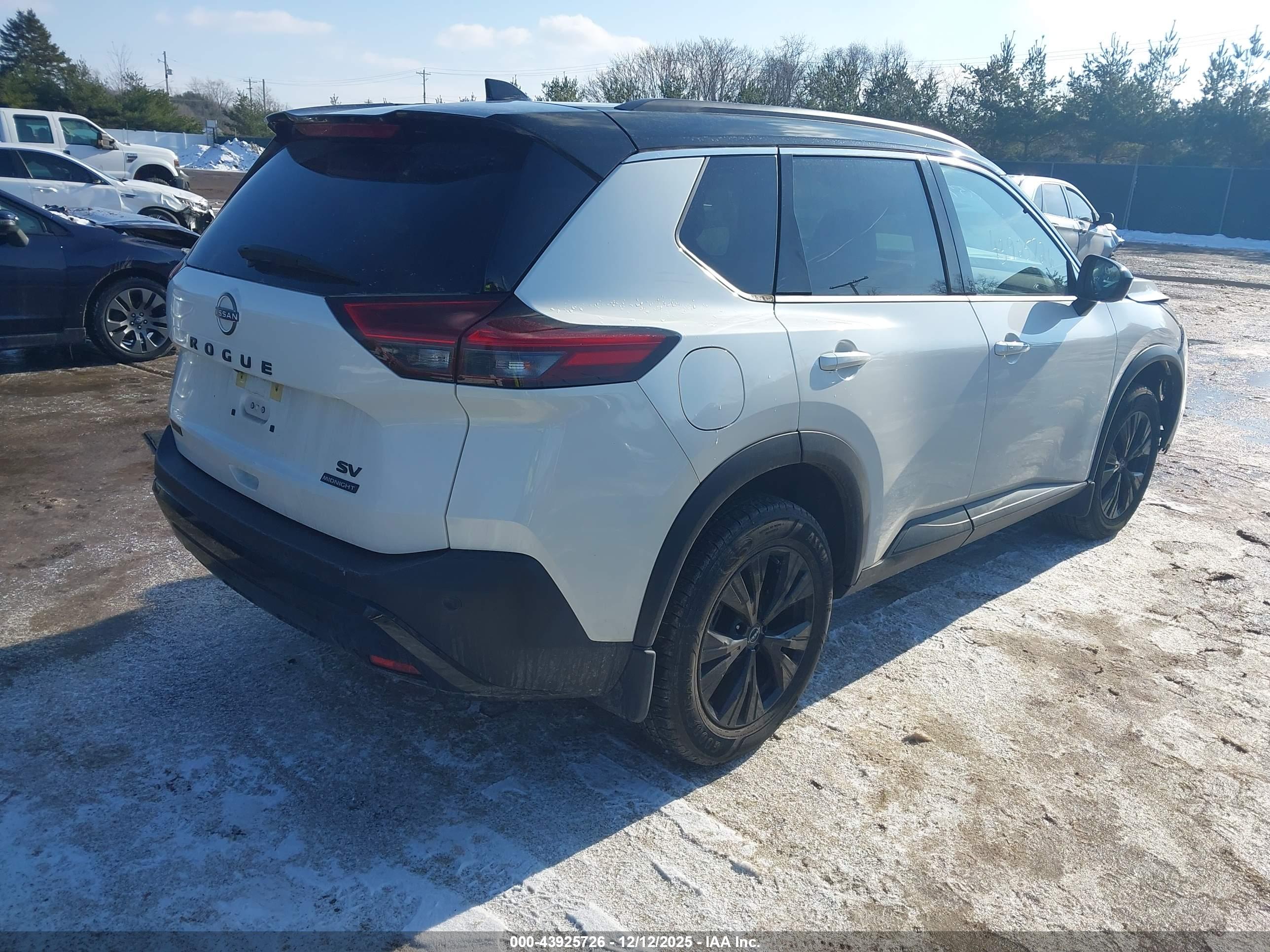 NISSAN ROGUE image 4