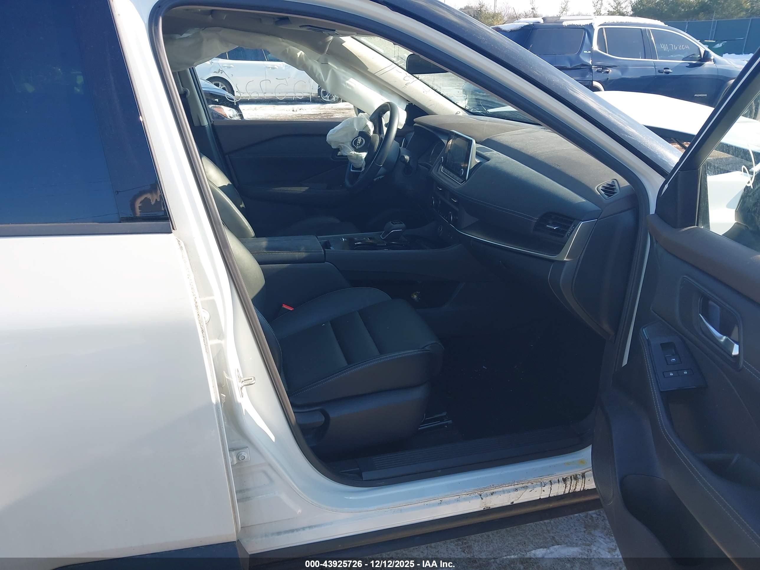NISSAN ROGUE image 5