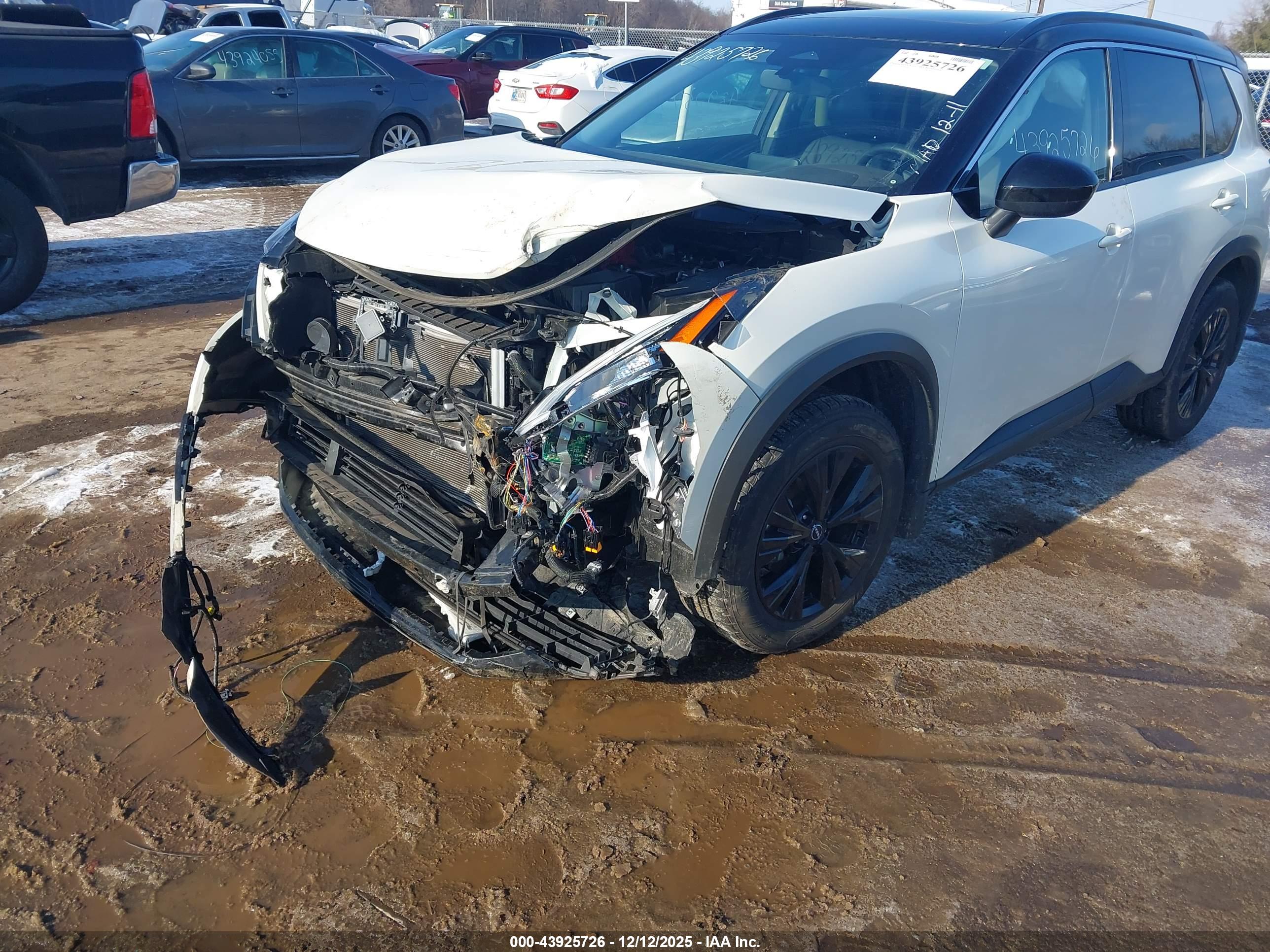 NISSAN ROGUE image 6