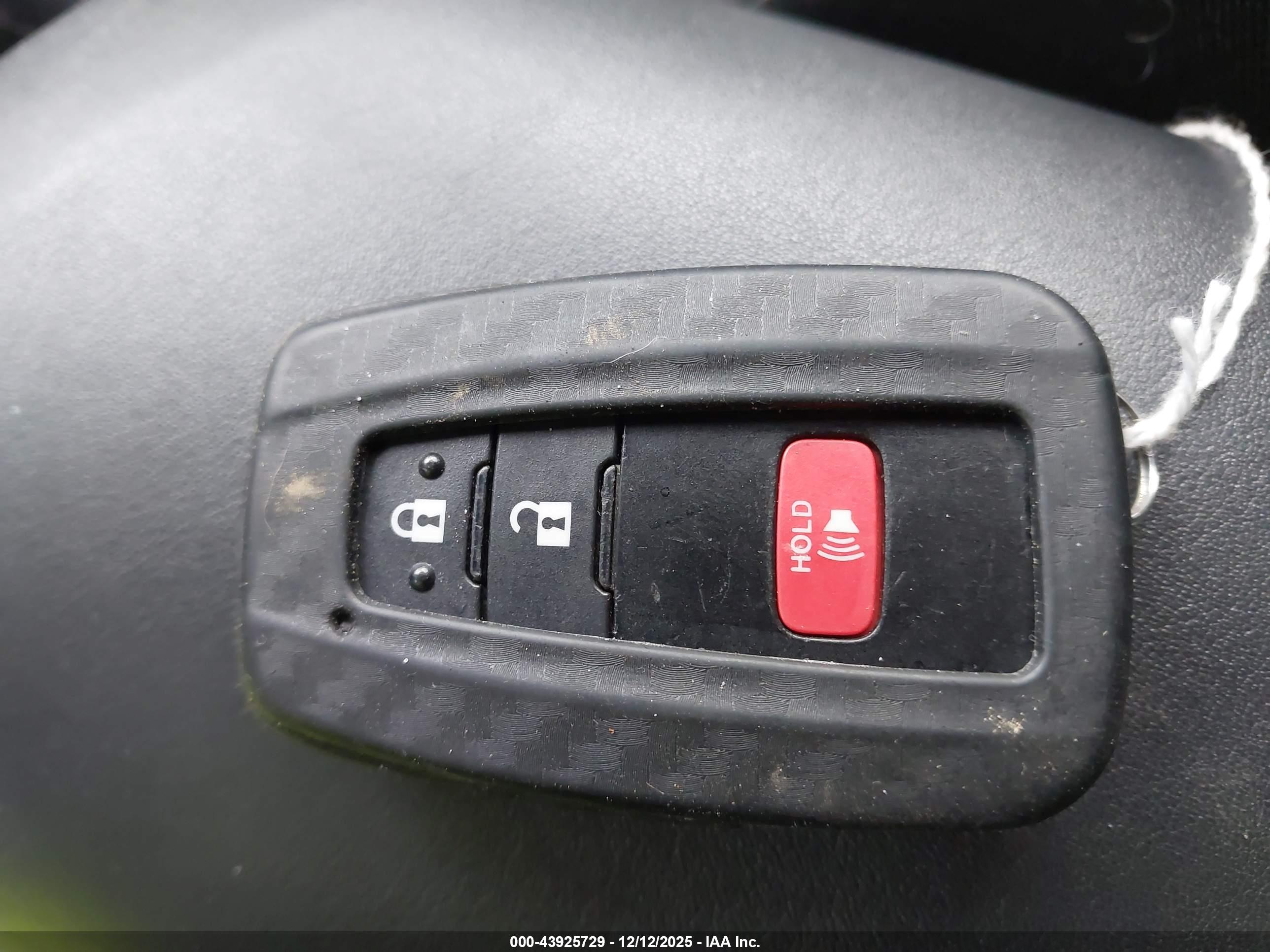 TOYOTA C-HR image 11