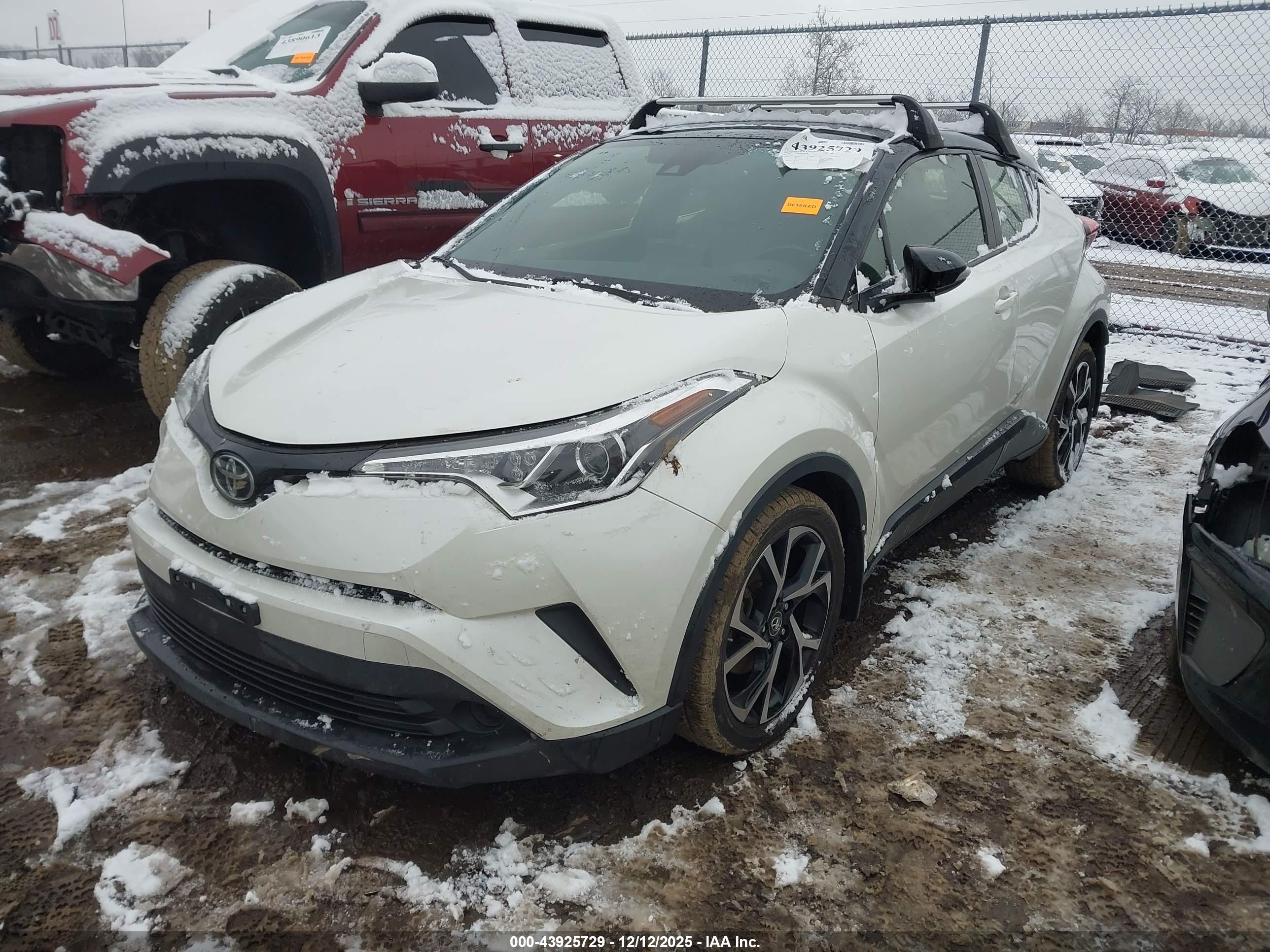 TOYOTA C-HR image 2