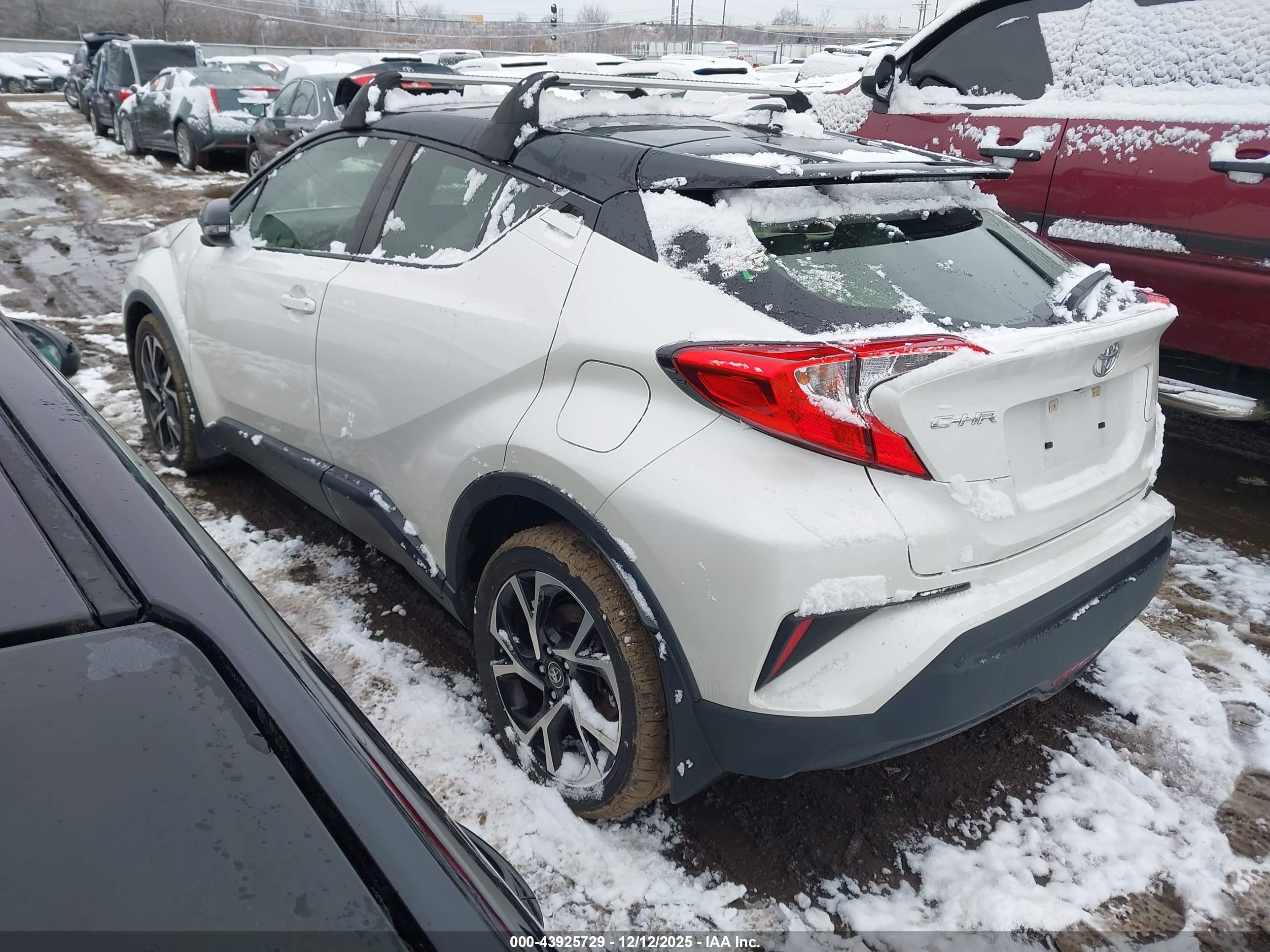 TOYOTA C-HR image 3
