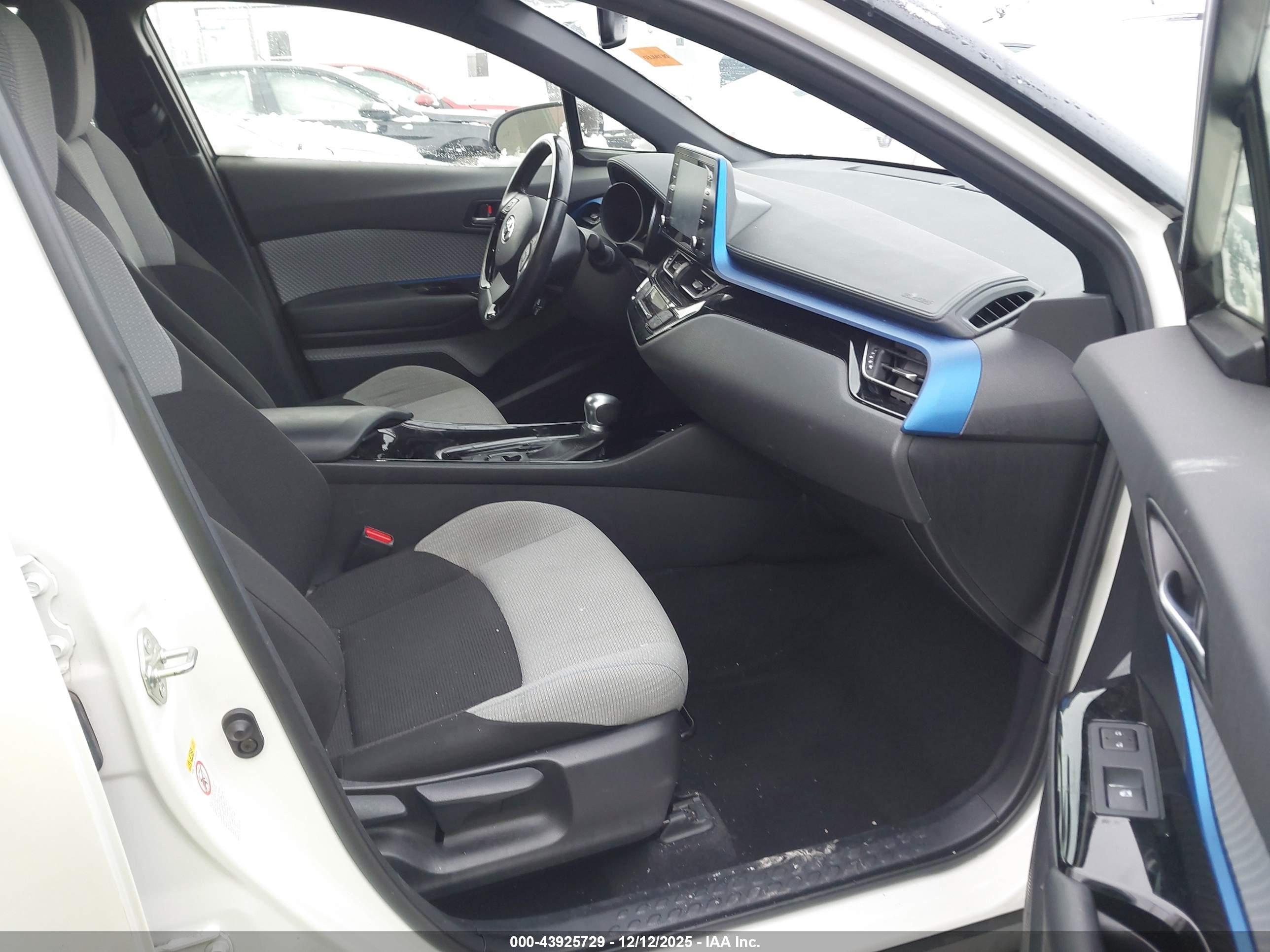 TOYOTA C-HR image 5