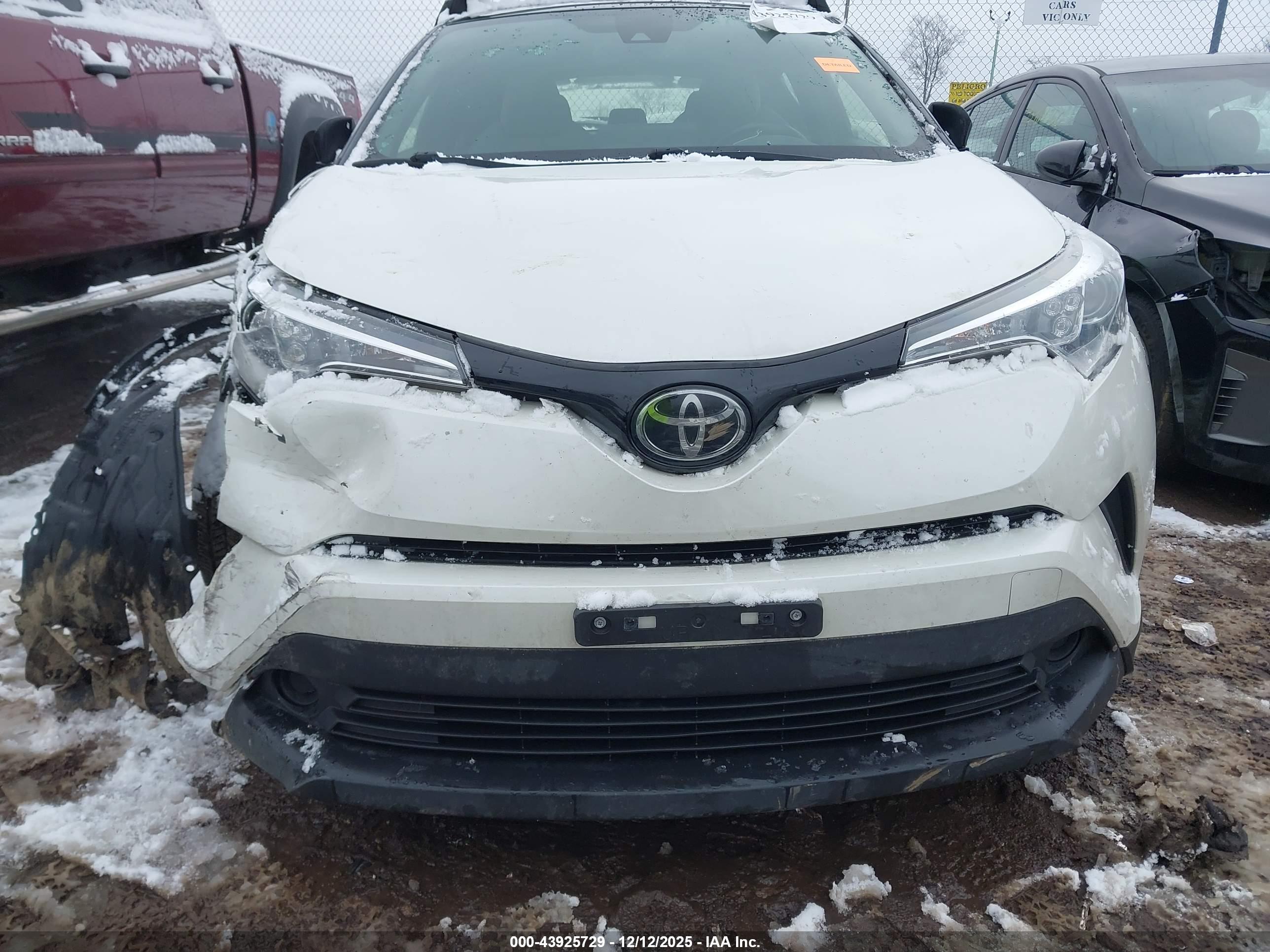TOYOTA C-HR image 6