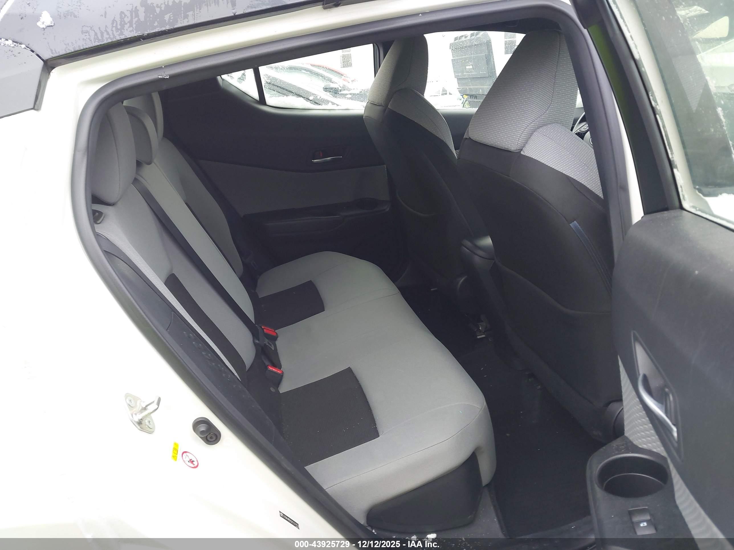 TOYOTA C-HR image 8