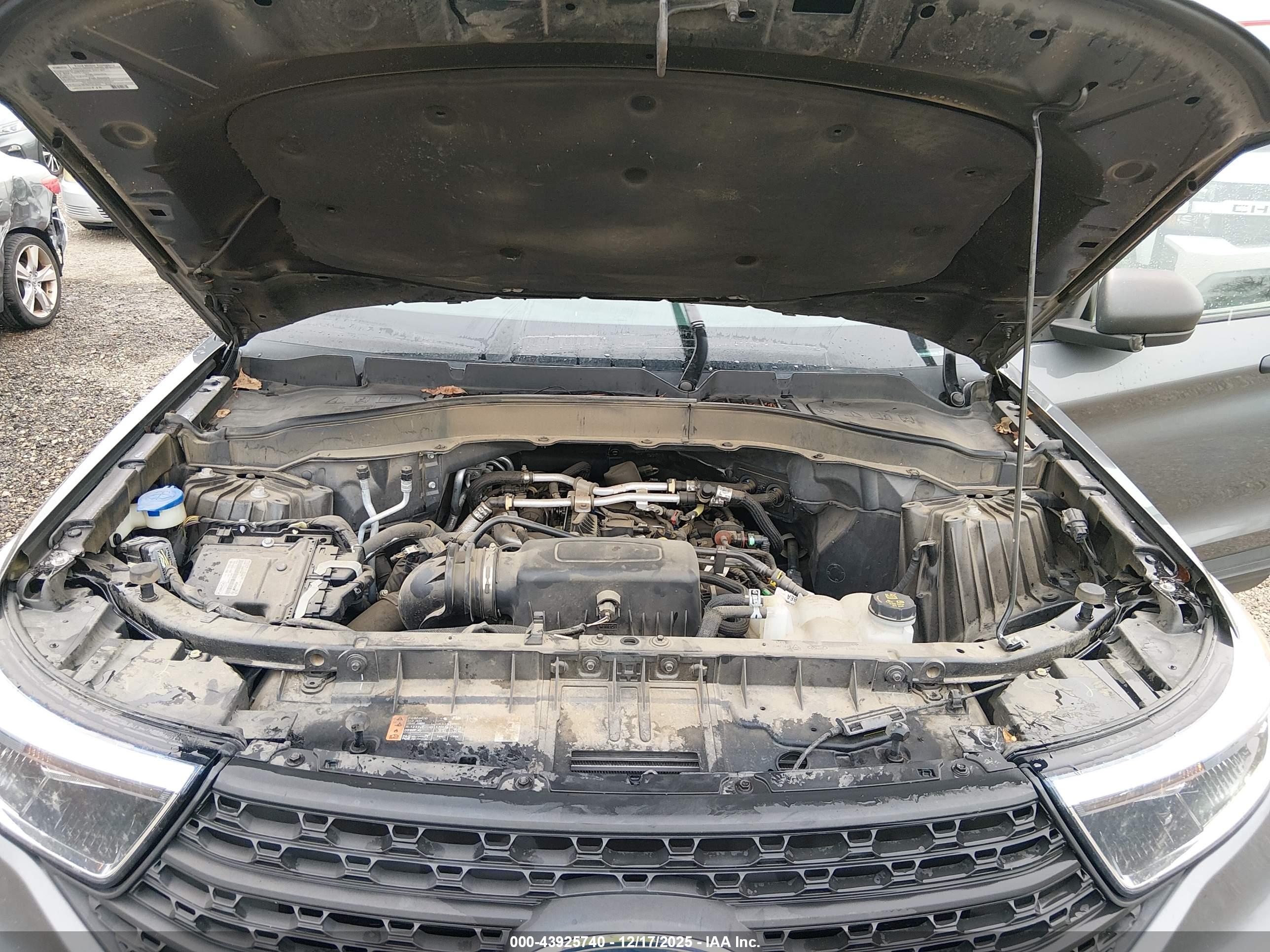 FORD EXPLORER image 10