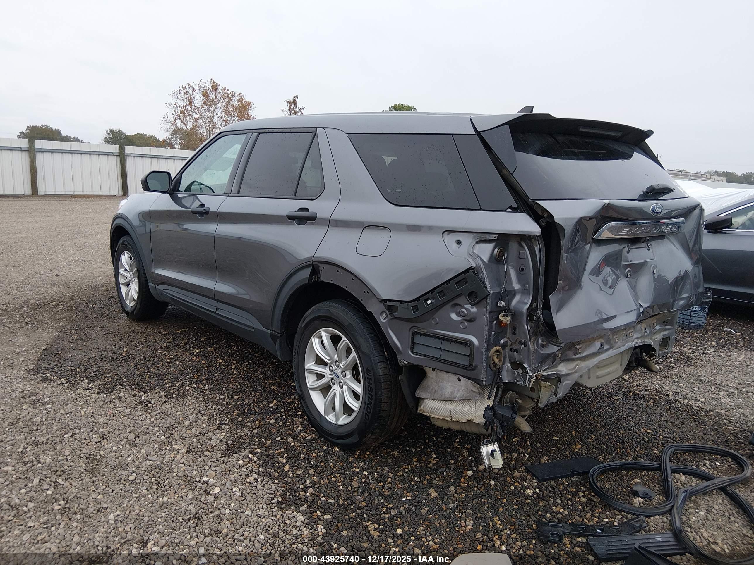 FORD EXPLORER image 3