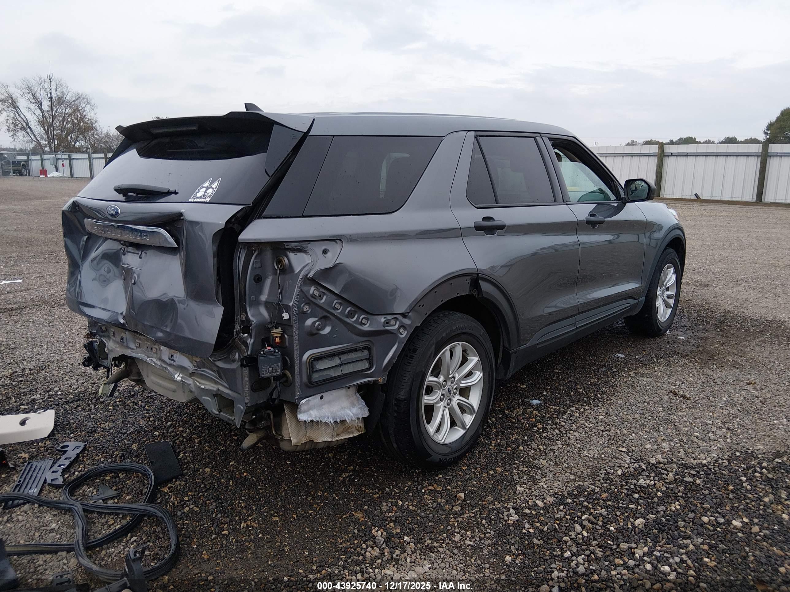 FORD EXPLORER image 4