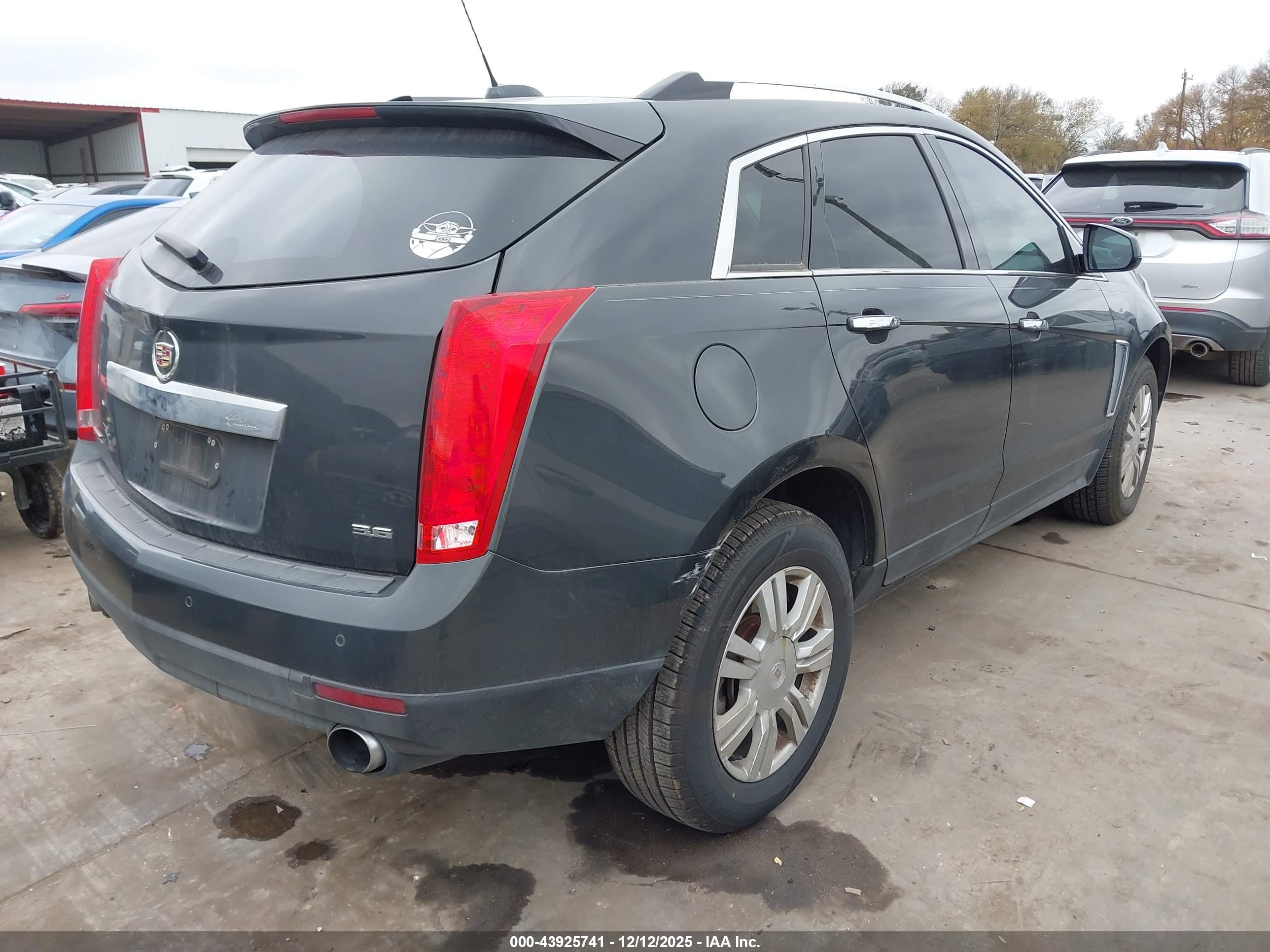 CADILLAC SRX image 4