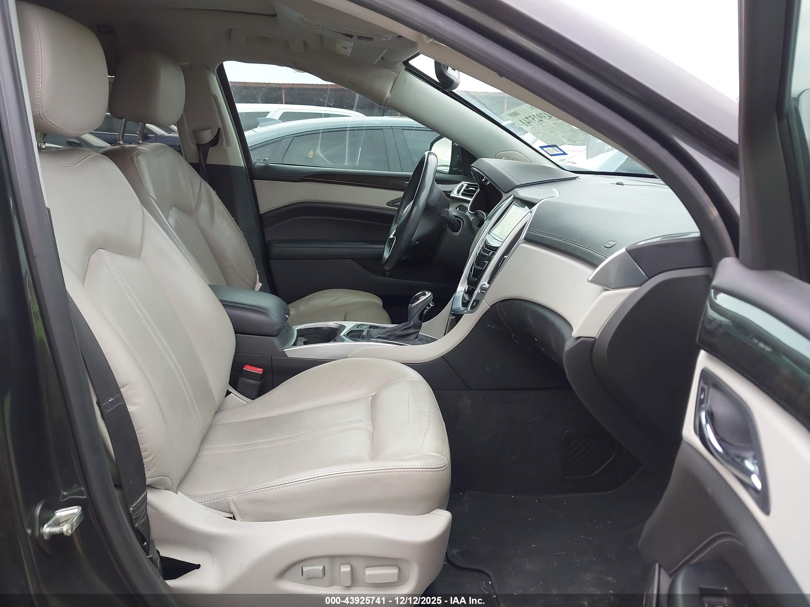 CADILLAC SRX image 5