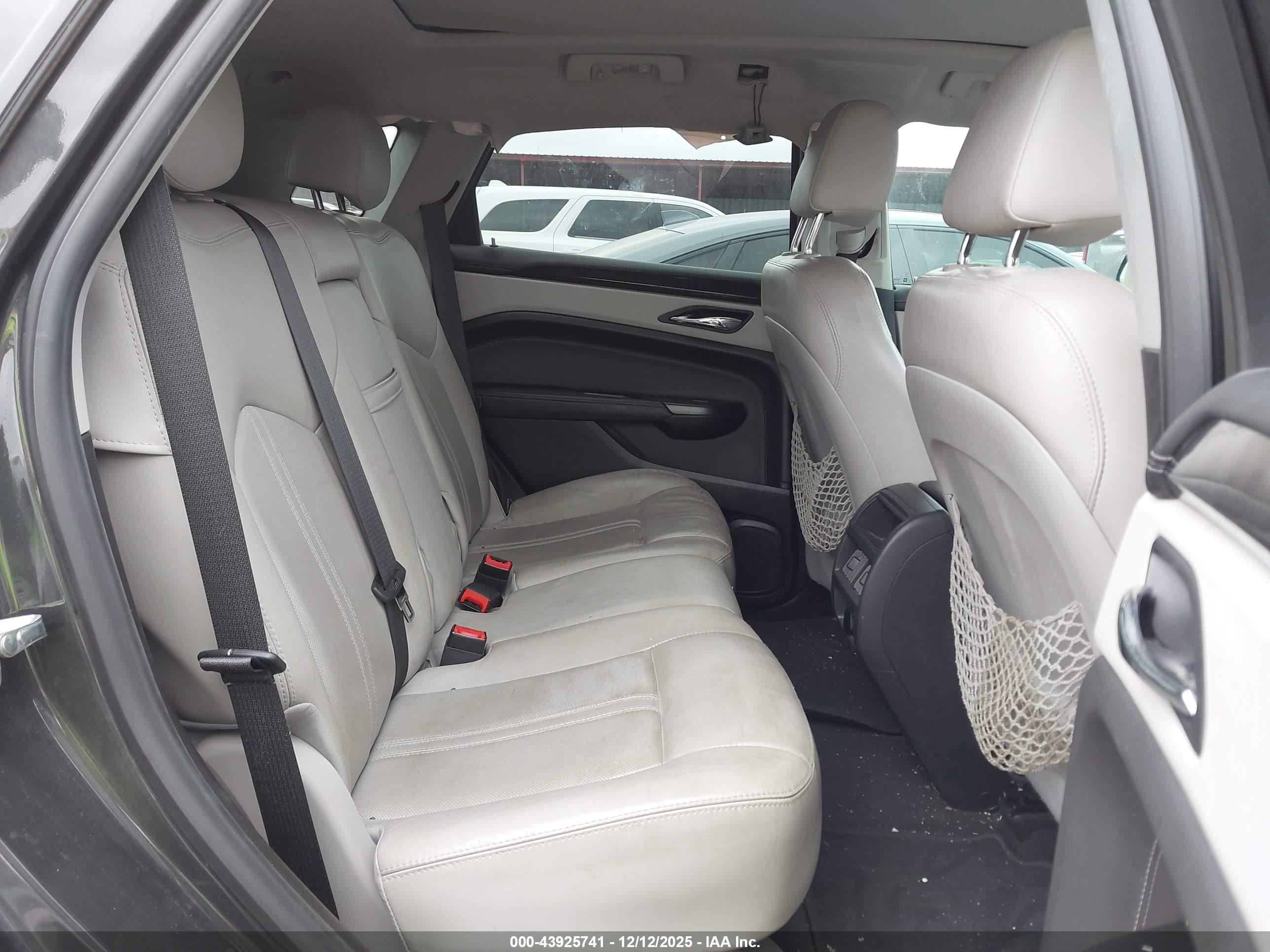 CADILLAC SRX image 8