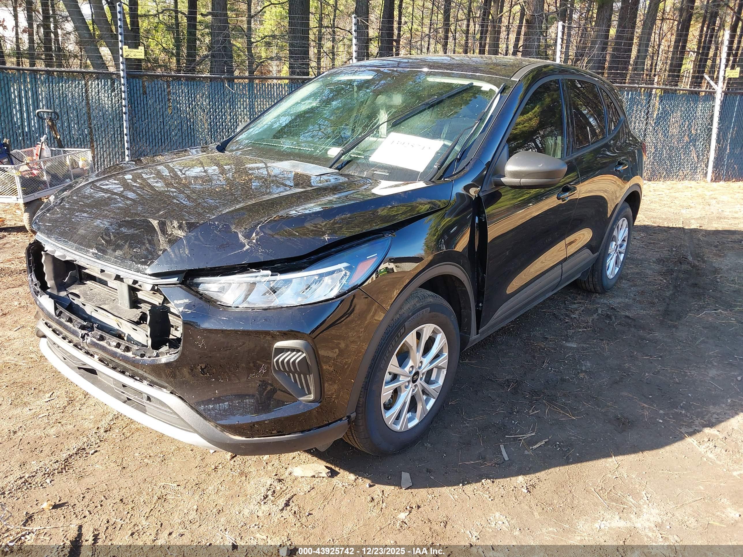 FORD ESCAPE image 2