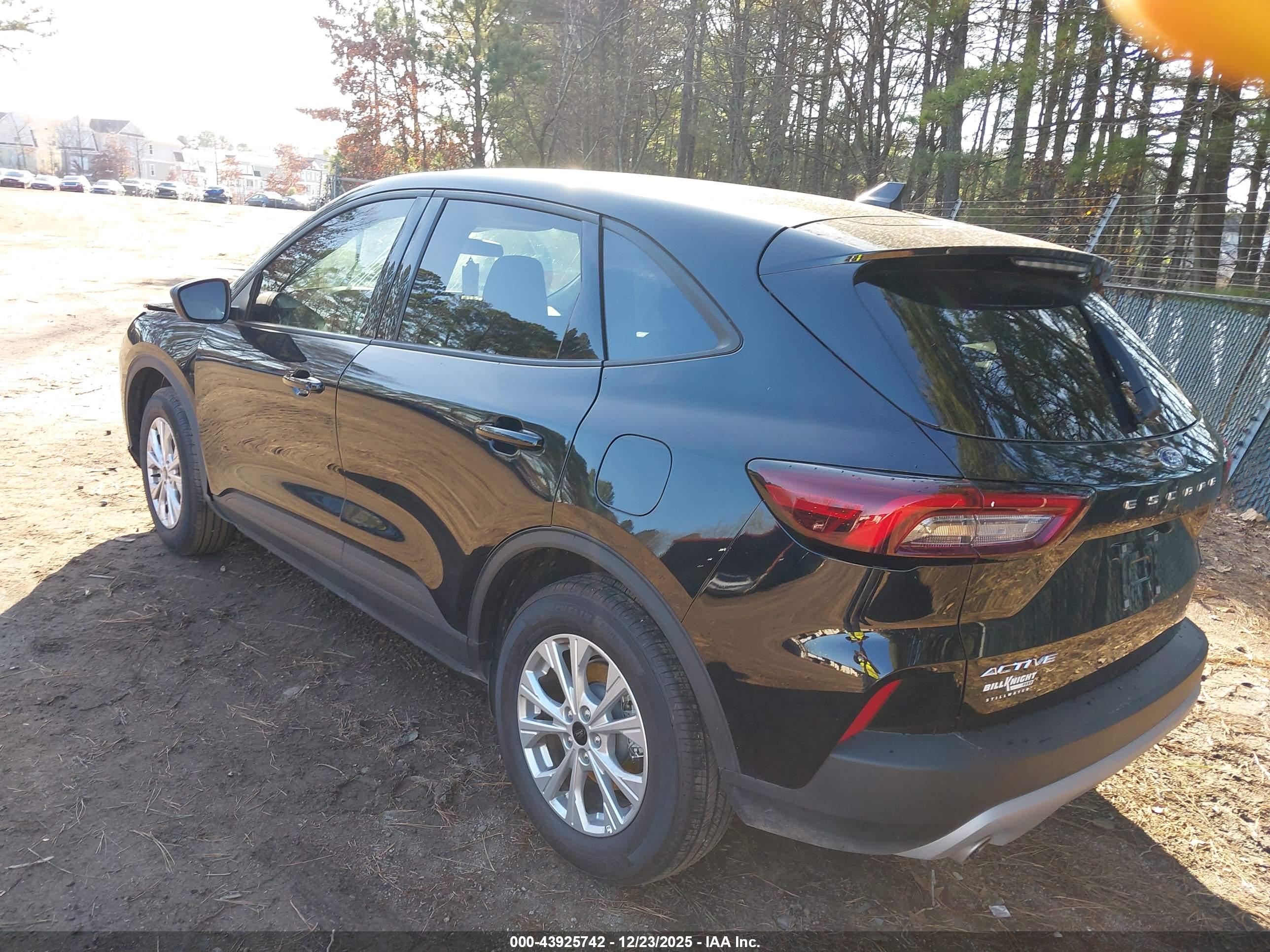 FORD ESCAPE image 3