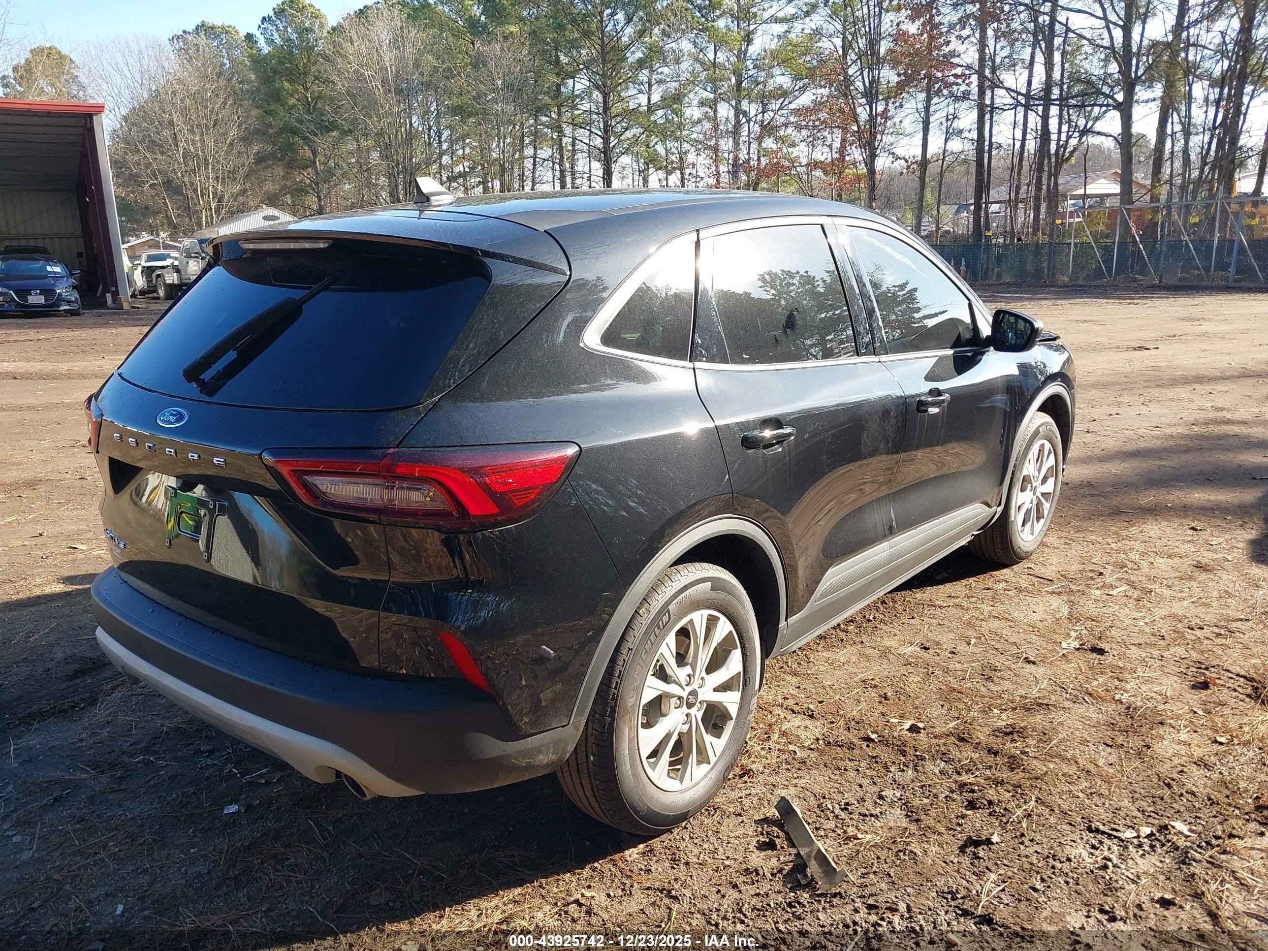 FORD ESCAPE image 4