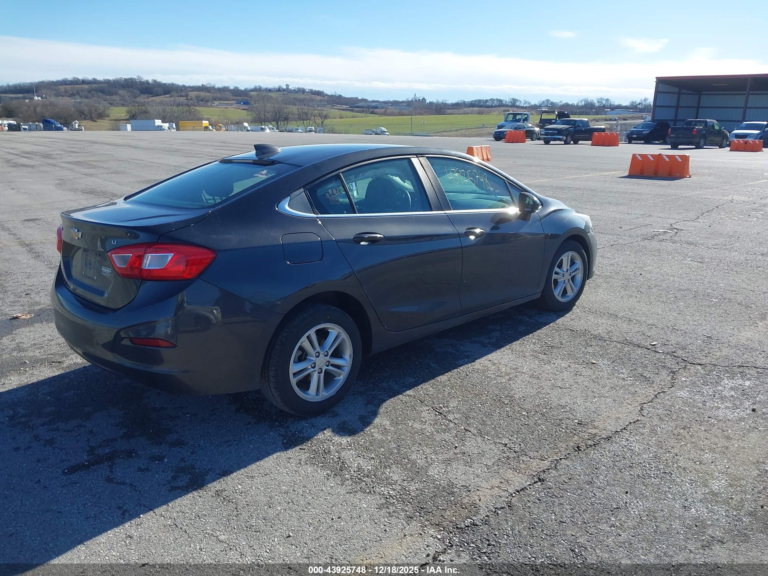CHEVROLET CRUZE image 4