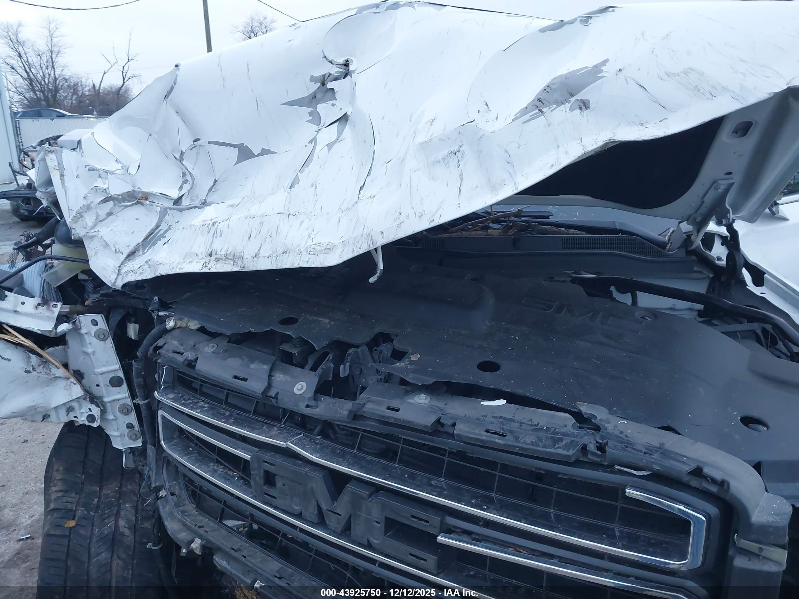 GMC YUKON image 10