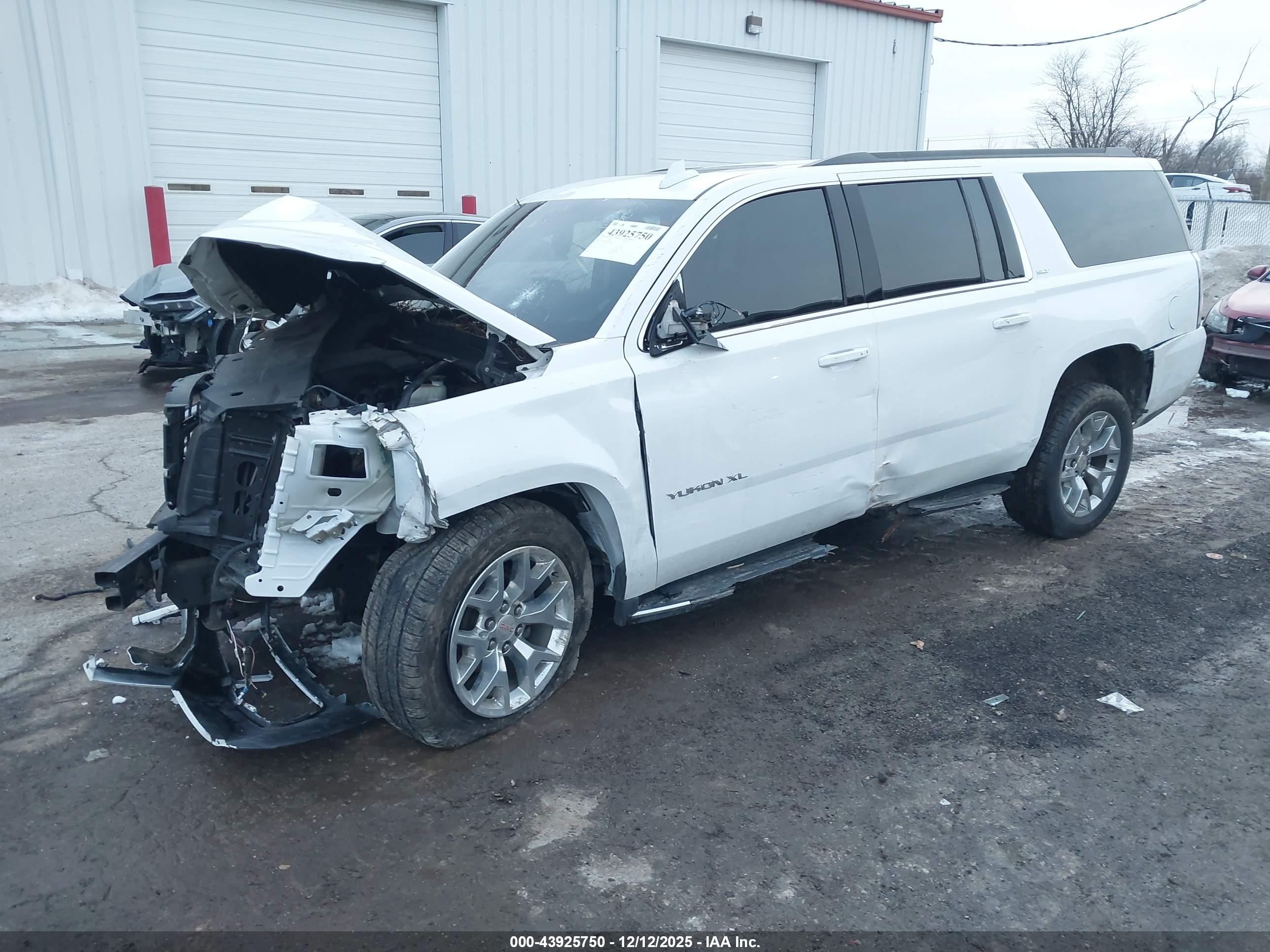 GMC YUKON image 2