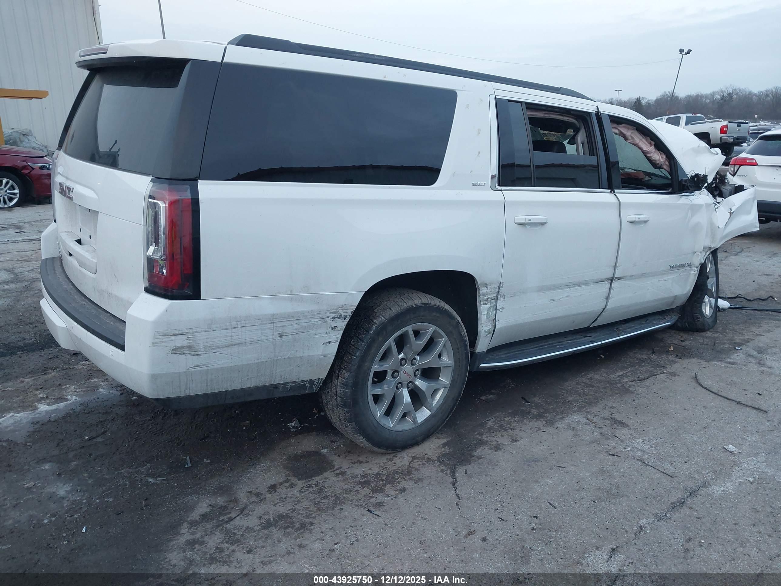 GMC YUKON image 4