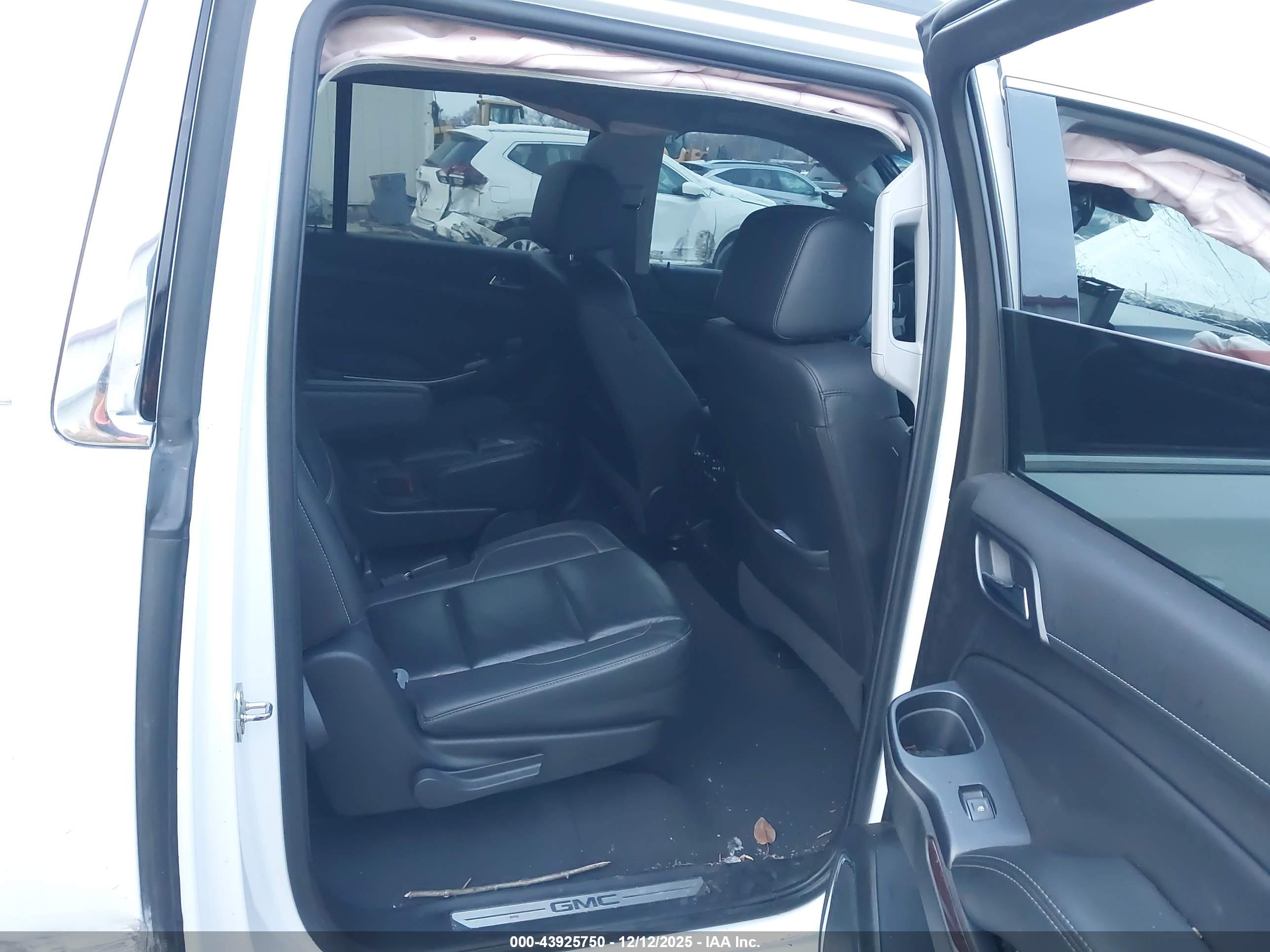 GMC YUKON image 8