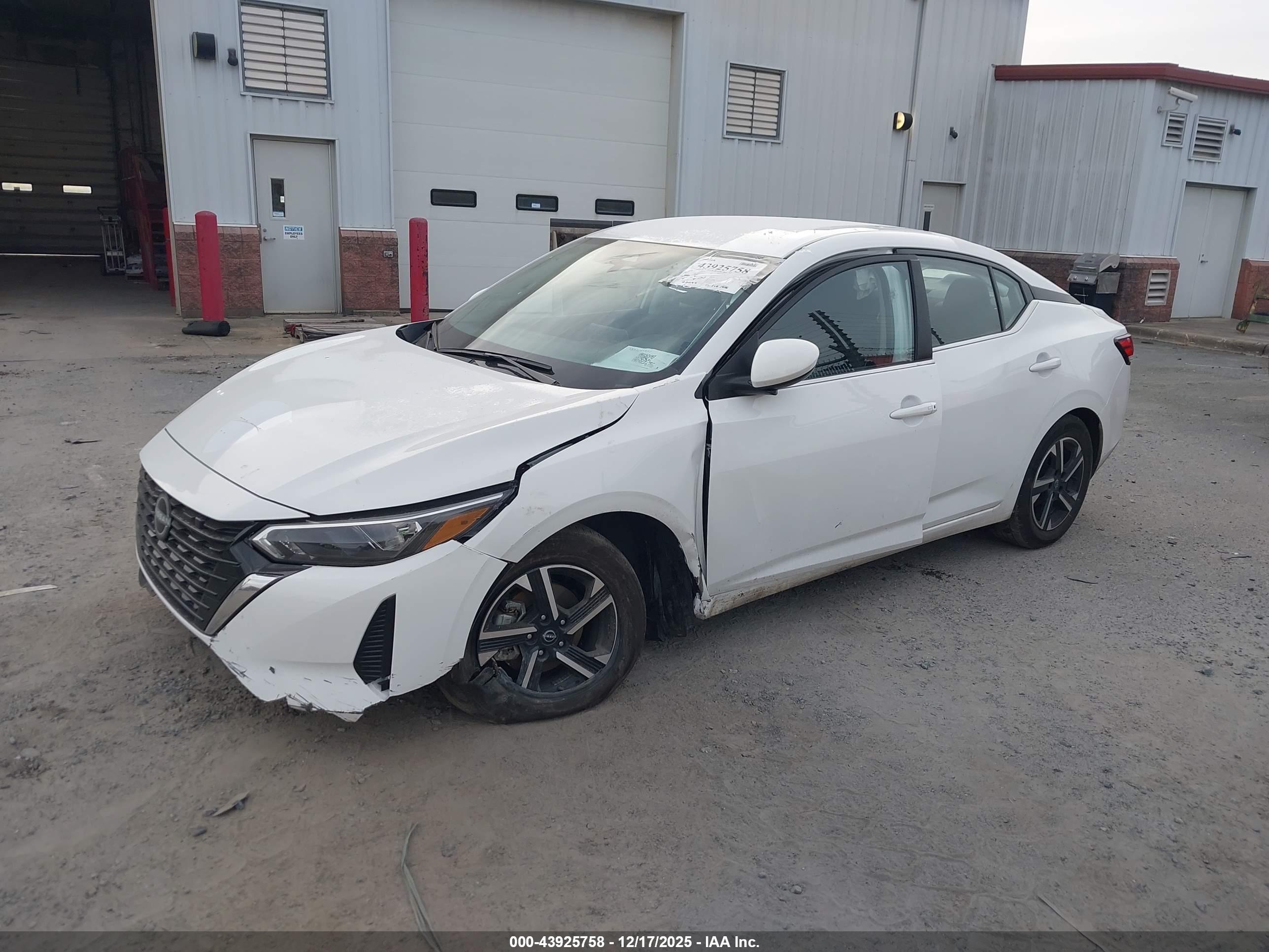 NISSAN SENTRA image 2
