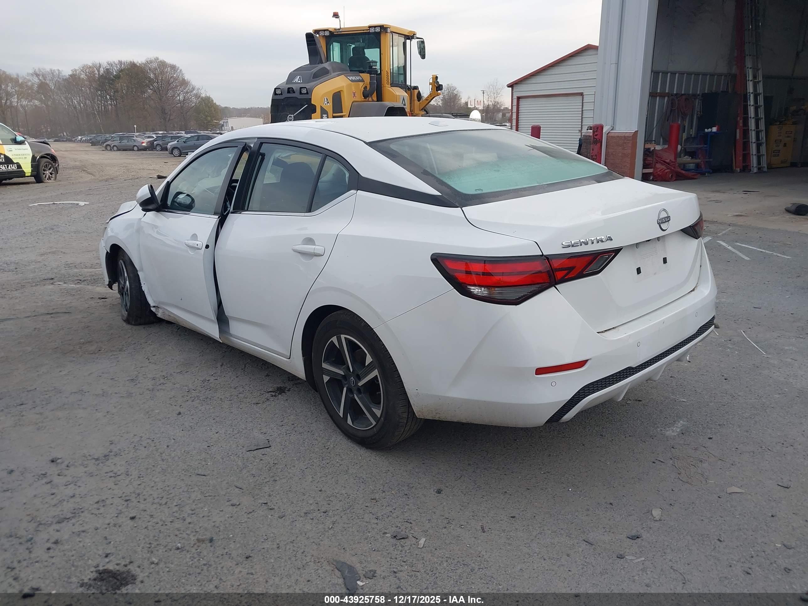 NISSAN SENTRA image 3