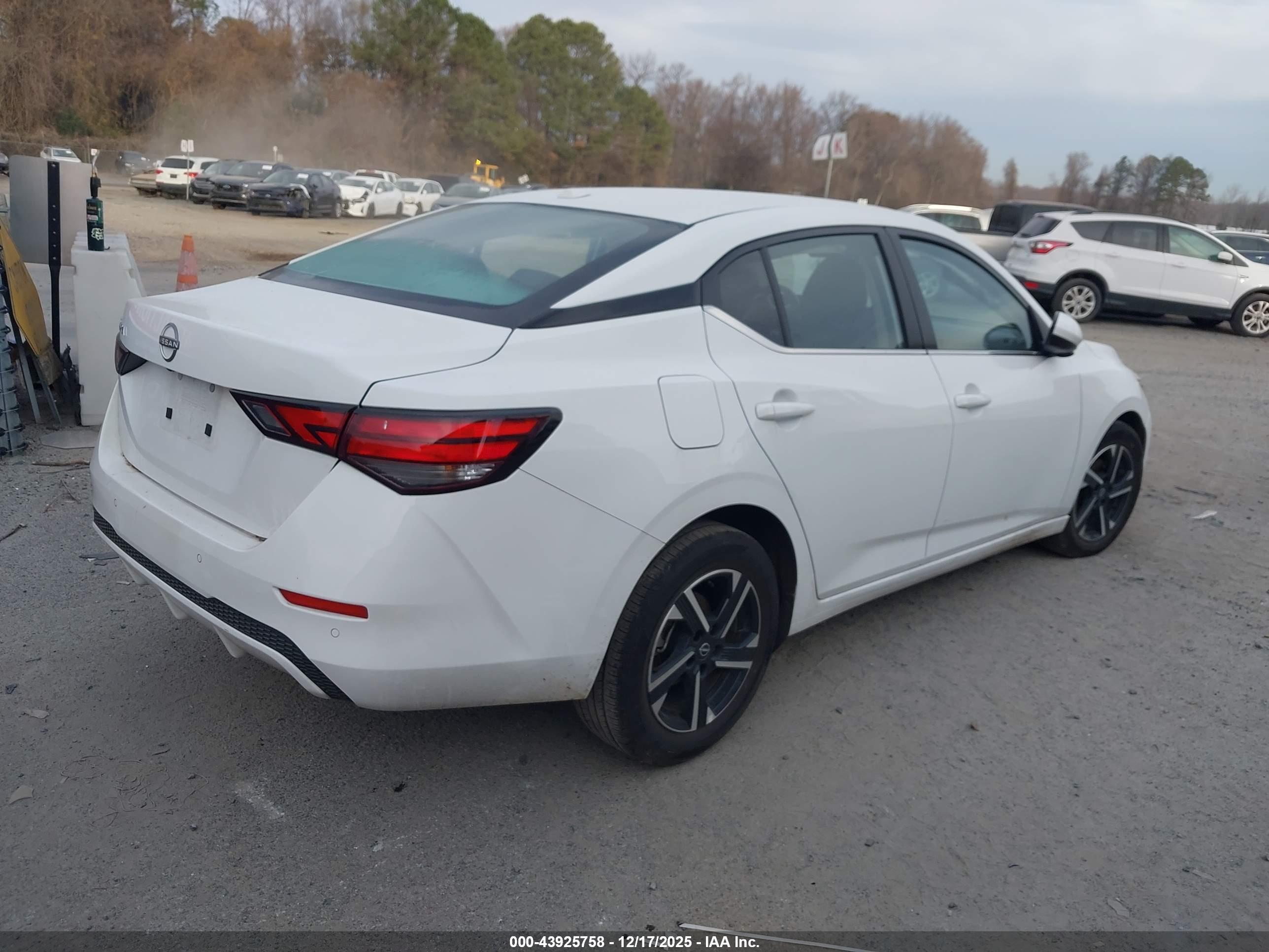 NISSAN SENTRA image 4