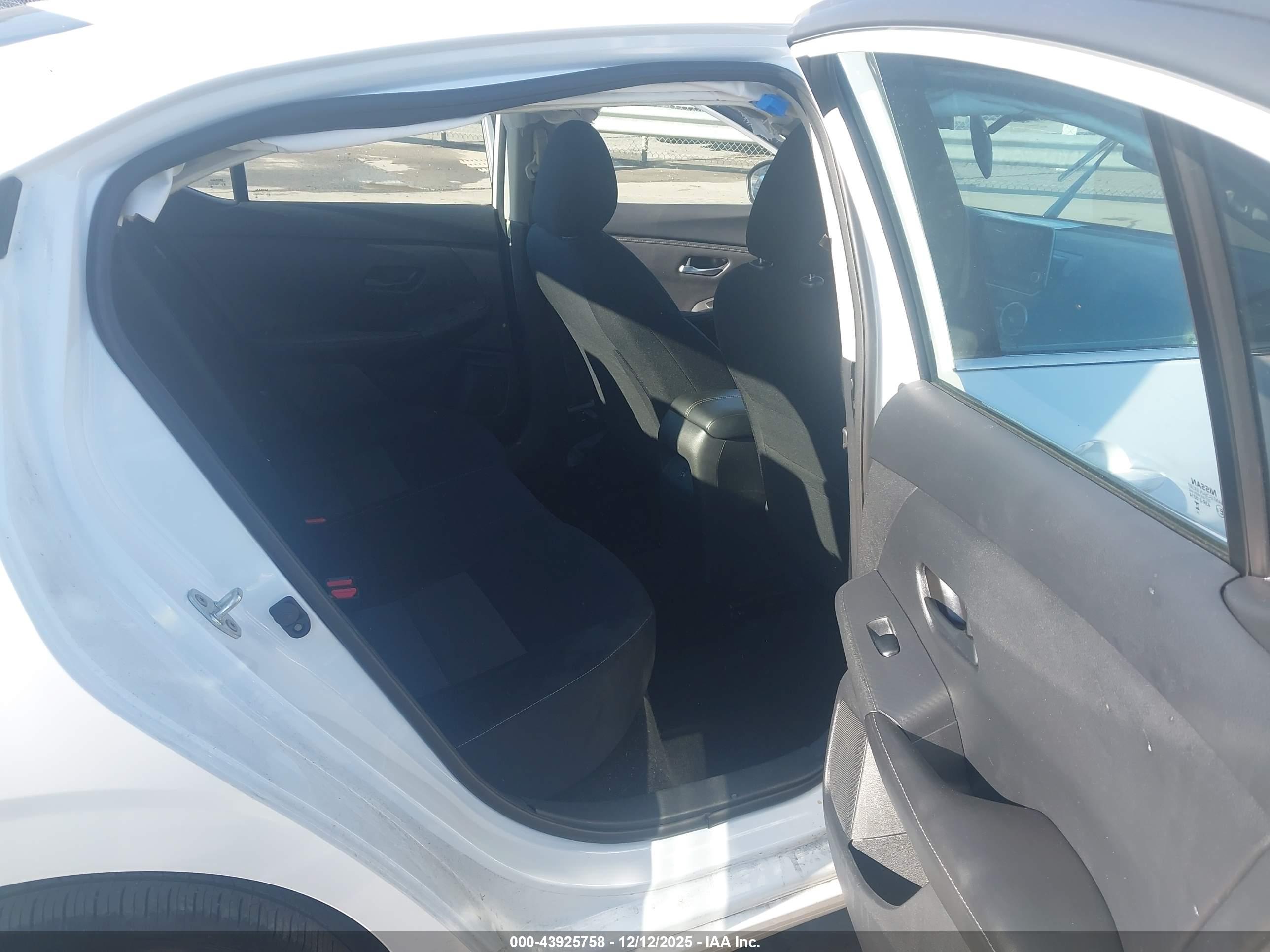 NISSAN SENTRA image 8